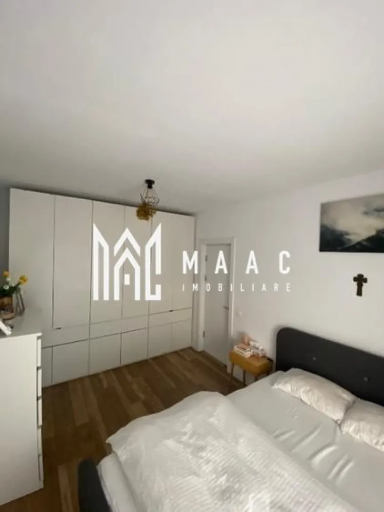 Apartament 4 Camere | Decomandat | 90MPU | Loc de Parcare | Arhitecților - MAAC Imobiliare oferă spre vânzare un apartament decomandat cu 4 camere. Avantaje majore: ✔ Balcon cu priveliște superbă către munți ✔ Zonă liniștită ✔ Vecini prietenoși și discreți ✔ Loc de parcare inclus + jumătate de loc pentru vizitatori ✔ Eficiență termică ridicată Compartimentare: • Living cu bucătărie open-space • Două dormitoare • Un dormitor transformat în dressing • Baie • Spălătorie (cu posibilitate de amenajare ca baie de serviciu) • Balcon Locuința este amplasată la etajul 2/2 Apartamentul se vinde parțial mobilat. Pentru mai multe informații sau programarea unei vizionări, vă rugăm să ne contactați și să specificați ID-ul proprietății: CP2922374. }}