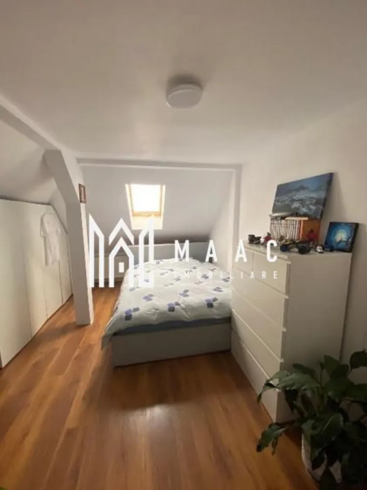 Apartament 4 Camere | Decomandat | 90MPU | Loc de Parcare | Arhitecților - MAAC Imobiliare oferă spre vânzare un apartament decomandat cu 4 camere. Avantaje majore: ✔ Balcon cu priveliște superbă către munți ✔ Zonă liniștită ✔ Vecini prietenoși și discreți ✔ Loc de parcare inclus + jumătate de loc pentru vizitatori ✔ Eficiență termică ridicată Compartimentare: • Living cu bucătărie open-space • Două dormitoare • Un dormitor transformat în dressing • Baie • Spălătorie (cu posibilitate de amenajare ca baie de serviciu) • Balcon Locuința este amplasată la etajul 2/2 Apartamentul se vinde parțial mobilat. Pentru mai multe informații sau programarea unei vizionări, vă rugăm să ne contactați și să specificați ID-ul proprietății: CP2922374. }}