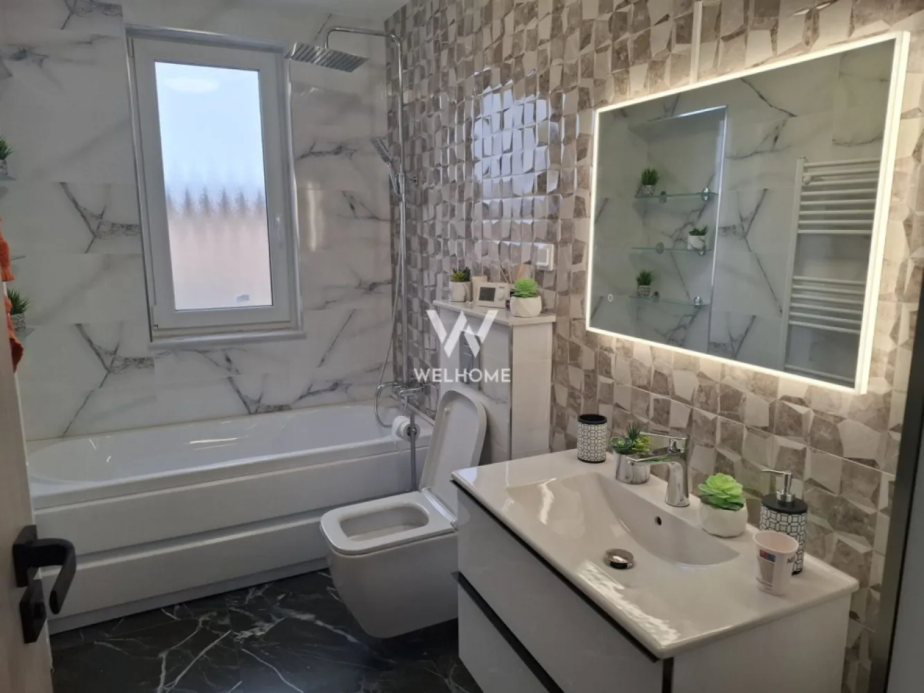 Apartament 3 camere, generos, bloc nou Sura Mica - Sibiu - Va propunem spre vanzare un apartament generos, finisat la CHEIE in Sura Mica Compartimentare decomandata: 2 dormitoare, bucatarie separata, living, loc de servire a mesei, baie, balcon Suprafata utila 75 mp + balcon de 5 mp. Este situat la etajul 1 al unui bloc nou cu 4 apartamente Dispune de 2 locuri de parcare In imediata apropiere sunt magazine, farmacie, Primaria, etc. Pret 129000 euro negociabil. }}