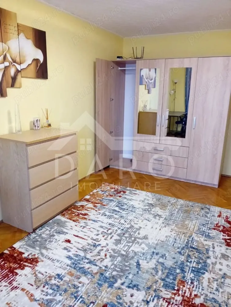 Apartament cu 2 camere de închiriat în Cornişa - 🏡 Închiriere apartament 2 camere – Cornișa | Aproape de UMFST | Ideal pentru studenți | 380 €/lună Se oferă spre închiriere apartament cu 2 camere decomandate, confort 1, situat în cartierul Cornișa, pe strada Nicolae Grigorescu, într-o zonă liniștită și foarte bine poziționată. 💰 Chirie: 380 €/lună ✔ recent renovat ✔ disponibil pentru mutare imediată ✔ ideal pentru 2 studenți care doresc să împartă costurile Compartimentare: ✔ 2 camere luminoase ✔ bucătărie separată ✔ baie ✔ balcon ✔ spațiu confortabil și bine organizat Avantaje locație: 📍 aproximativ 10 minute de UMFST 📍 aproximativ 15 minute de Spitalul Județean 📍 aproape de Profi Non-Stop și Darina 📍 acces rapid la mijloace de transport urban 📍 zonă liniștită și sigură 💎 O alegere excelentă pentru studenți sau rezidenți care își doresc confort, costuri accesibile și o locație foarte convenabilă. 🤝 Proprietate promovată prin DARO Imobiliare 💳 Te gândești ca în viitor să îți cumperi propria locuință? Prin Kiwi Finance îți ofer: ✔ analiză GRATUITĂ a eligibilității ✔ acces la oferte de la peste 12 bănci ✔ negocierea dobânzii în favoarea ta ✔ suport complet până la semnare 📞Detalii și vizionări: Coman Maria – DARO Imobiliare & Kiwi Finance 📱 0749 535 729 🔑 DARO Imobiliare – găsim locuința potrivită. 💳 Kiwi Finance – obținem creditul pentru a o cumpăra. }}