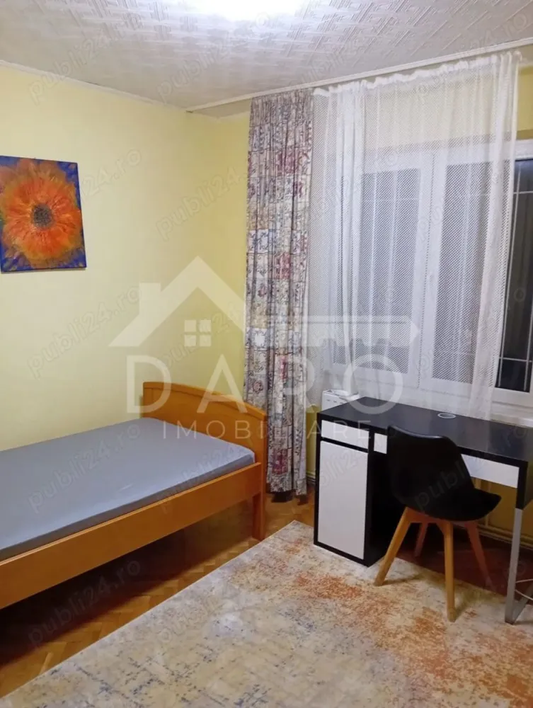 Apartament cu 2 camere de închiriat în Cornişa - 🏡 Închiriere apartament 2 camere – Cornișa | Aproape de UMFST | Ideal pentru studenți | 380 €/lună Se oferă spre închiriere apartament cu 2 camere decomandate, confort 1, situat în cartierul Cornișa, pe strada Nicolae Grigorescu, într-o zonă liniștită și foarte bine poziționată. 💰 Chirie: 380 €/lună ✔ recent renovat ✔ disponibil pentru mutare imediată ✔ ideal pentru 2 studenți care doresc să împartă costurile Compartimentare: ✔ 2 camere luminoase ✔ bucătărie separată ✔ baie ✔ balcon ✔ spațiu confortabil și bine organizat Avantaje locație: 📍 aproximativ 10 minute de UMFST 📍 aproximativ 15 minute de Spitalul Județean 📍 aproape de Profi Non-Stop și Darina 📍 acces rapid la mijloace de transport urban 📍 zonă liniștită și sigură 💎 O alegere excelentă pentru studenți sau rezidenți care își doresc confort, costuri accesibile și o locație foarte convenabilă. 🤝 Proprietate promovată prin DARO Imobiliare 💳 Te gândești ca în viitor să îți cumperi propria locuință? Prin Kiwi Finance îți ofer: ✔ analiză GRATUITĂ a eligibilității ✔ acces la oferte de la peste 12 bănci ✔ negocierea dobânzii în favoarea ta ✔ suport complet până la semnare 📞Detalii și vizionări: Coman Maria – DARO Imobiliare & Kiwi Finance 📱 0749 535 729 🔑 DARO Imobiliare – găsim locuința potrivită. 💳 Kiwi Finance – obținem creditul pentru a o cumpăra. }}