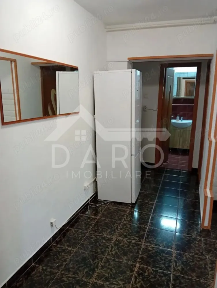 Apartament cu 2 camere de închiriat în Cornişa - 🏡 Închiriere apartament 2 camere – Cornișa | Aproape de UMFST | Ideal pentru studenți | 380 €/lună Se oferă spre închiriere apartament cu 2 camere decomandate, confort 1, situat în cartierul Cornișa, pe strada Nicolae Grigorescu, într-o zonă liniștită și foarte bine poziționată. 💰 Chirie: 380 €/lună ✔ recent renovat ✔ disponibil pentru mutare imediată ✔ ideal pentru 2 studenți care doresc să împartă costurile Compartimentare: ✔ 2 camere luminoase ✔ bucătărie separată ✔ baie ✔ balcon ✔ spațiu confortabil și bine organizat Avantaje locație: 📍 aproximativ 10 minute de UMFST 📍 aproximativ 15 minute de Spitalul Județean 📍 aproape de Profi Non-Stop și Darina 📍 acces rapid la mijloace de transport urban 📍 zonă liniștită și sigură 💎 O alegere excelentă pentru studenți sau rezidenți care își doresc confort, costuri accesibile și o locație foarte convenabilă. 🤝 Proprietate promovată prin DARO Imobiliare 💳 Te gândești ca în viitor să îți cumperi propria locuință? Prin Kiwi Finance îți ofer: ✔ analiză GRATUITĂ a eligibilității ✔ acces la oferte de la peste 12 bănci ✔ negocierea dobânzii în favoarea ta ✔ suport complet până la semnare 📞Detalii și vizionări: Coman Maria – DARO Imobiliare & Kiwi Finance 📱 0749 535 729 🔑 DARO Imobiliare – găsim locuința potrivită. 💳 Kiwi Finance – obținem creditul pentru a o cumpăra. }}