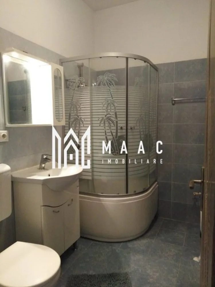 Garsonieră Decomandată | 32 mp | Balcon | Loc de Parcare | Zona Turnișor - MAAC Imobiliare oferă spre închiriere o garsonieră decomandată de 32 mp, situată la etajul 3 al unui imobil cu 4 niveluri, în cartierul Turnișor. Proprietatea beneficiază de o poziție excelentă, fiind foarte aproape de Zona Industrială Vest (aprox. 8 minute cu auto) și la doar 2 minute de mers pe jos de stația de autobuz, cu acces direct către centru (cca. 15 minute). Dotări și facilități: Centrală termică proprie pe gaz Aparat de aer condiționat Mașină de spălat rufe automată Combină frigorifică Aragaz cu cuptor pe gaz Loc de parcare dedicat Balcon generos, cu acces atât din bucătărie, cât și din cameră Compartimentare: Garsoniera este complet decomandată, având un flux funcțional și bine configurat: Hol de acces separat Cameră spațioasă Bucătărie separată Baie Balcon cu dublu acces Proprietatea se prezintă conform imaginilor și oferă confort, lumină naturală și acces rapid către principalele puncte de interes ale orașului. Pentru mai multe detalii sau pentru a programa o vizionare, vă rugăm să ne contactați, specificând ID: CP2853131 }}
