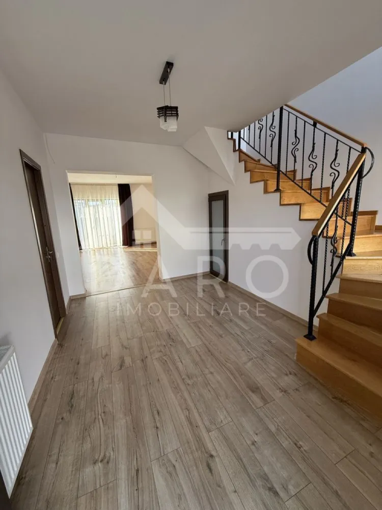 Casa tip duplex de inchiriat-Livezeni, la 1 km de Kaufland - 🏡 Închiriere casă tip duplex – Livezeni | 150 mp | Curte proprie | Zonă rezidențială Se oferă spre închiriere casă tip duplex, situată în Livezeni, la doar 1 km de Kaufland, într-o zonă liniștită, rezidențială și ușor accesibilă. Construcție nouă (2016), ideală pentru familie sau sediu de firmă. 📐 Suprafață utilă: 150 mp 🌳 Teren: 300 mp 🚗 Loc de parcare pentru 2 mașini 🔒 Garanție: echivalentul unei chirii 🚫 Nu se acceptă animale de companie ✔ disponibilă pentru mutare Compartimentare: Parter: ✔ living luminos ✔ bucătărie ✔ cămară ✔ baie ✔ hol spațios Etaj: ✔ 3 camere ✔ baie ✔ 2 spații de depozitare / dressing Beneficii: ✔ locuință parțial mobilată, cu posibilitate de dotare suplimentară în funcție de nevoile chiriașului ✔ construcție modernă, bine întreținută ✔ curte proprie cu spațiu verde – ideală pentru relaxare ✔ zonă liniștită, exclusiv de case Avantaje locație: 📍 zonă rezidențială, aerisită și liniștită 📍 la doar 1 km de Kaufland 📍 acces rapid către oraș 📍 potrivită atât pentru locuit, cât și pentru sediu de firmă 💎 O proprietate spațioasă și modernă, ideală pentru cei care caută confort, liniște și intimitate. 🤝 Proprietate promovată prin DARO Imobiliare 💳 Te gândești ca în viitor să îți cumperi propria locuință? Prin Kiwi Finance îți ofer: ✔ analiză GRATUITĂ a eligibilității ✔ acces la oferte de la peste 12 bănci ✔ negocierea dobânzii în favoarea ta ✔ suport complet până la semnare 📞 Detalii și vizionări: Coman Maria – DARO Imobiliare & Kiwi Finance 📱 0749 535 729 🔑 DARO Imobiliare – găsim proprietatea potrivită. 💳 Kiwi Finance – obținem creditul pentru a o cumpăra. }}