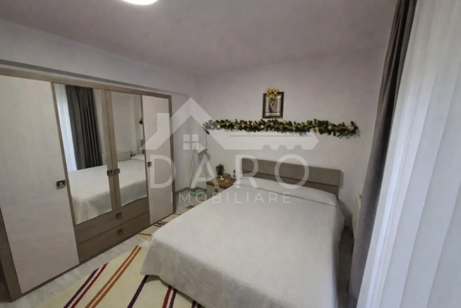 Inchiriez apartament 2 camere,recent renovat, Tudor, bloc nou,parcare! - 🏡 Închiriere apartament 2 camere – Tudor | Zona Shopping City | Parcare privată Se oferă spre închiriere apartament cu 2 camere decomandate, situat în cartierul Tudor, în zona Shopping City – Agora, într-un bloc nou, modern, cu acces securizat. 📐 Suprafață: 60 mp 📅 Disponibil din: 1 Martie 🚗 Loc de parcare privat inclus ✔ ideal pentru cuplu sau persoană activă Despre apartament: ✔ recent renovat integral ✔ compartimentare decomandată ✔ balcon ✔ spații luminoase și bine organizate ✔ bloc nou, cu izolație termică eficientă – costuri reduse la utilități Facilități imobil: ✔ acces cu barieră ✔ sistem de supraveghere video ✔ parcare privată Avantaje locație: 📍 zona Shopping City – Agora 📍 la 5 minute de Lidl și Kaufland 📍 aproape de școală și grădiniță 📍 stație de autobuz în apropiere 📍 zonă modernă, foarte căutată 💎 O locuință modernă, eficientă energetic, într-o zonă cu toate facilitățile necesare. 🤝 Proprietate promovată prin DARO Imobiliare 💳 Te gândești ca în viitor să îți cumperi propria locuință? Prin Kiwi Finance îți ofer: ✔ analiză GRATUITĂ a eligibilității ✔ acces la oferte de la peste 12 bănci ✔ negocierea dobânzii în favoarea ta ✔ suport complet până la semnare 📞 Detalii și vizionări: Coman Maria – DARO Imobiliare & Kiwi Finance 📱 0749 535 729 🔑 DARO Imobiliare – găsim locuința potrivită. 💳 Kiwi Finance – obținem creditul pentru a o cumpăra. }}