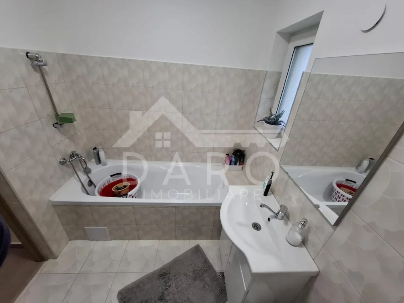 Inchiriez apartament 2 camere,recent renovat, Tudor, bloc nou,parcare!