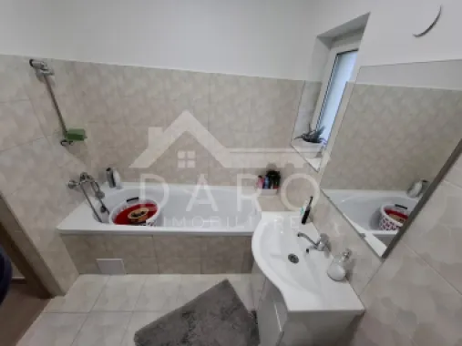 Inchiriez apartament 2 camere,recent renovat, Tudor, bloc nou,parcare!