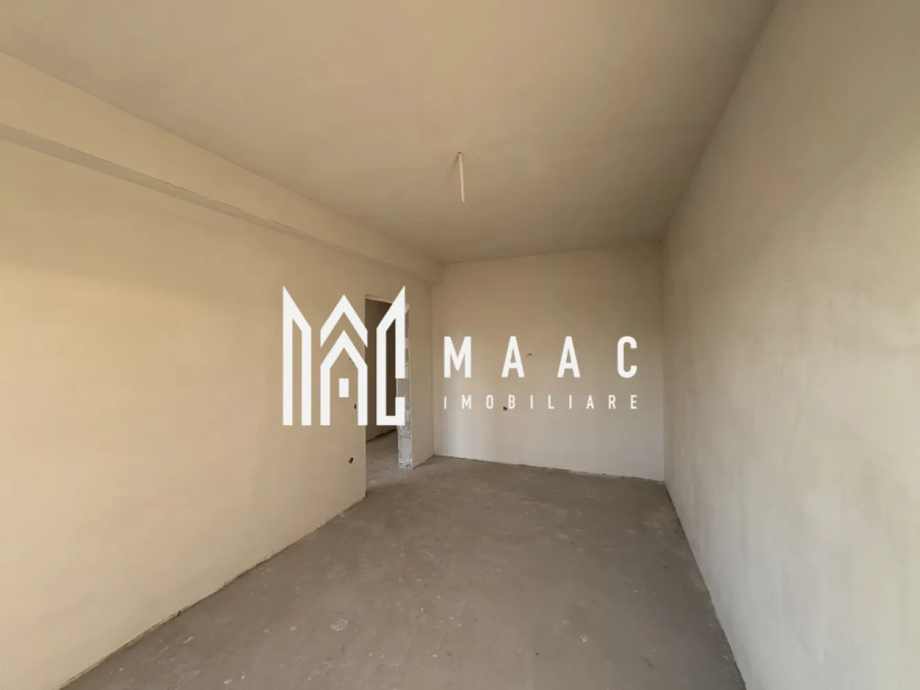 Apartament 5 Camere I 3 Bai I Parcare I Superpret!! - MAAC Imobiliare va propune spre vânzare un apartament la etajul 2 din 2 cu scara interioară,107 mp la doar 130000€❗️ Apartamentul are 4 dormitoare ,living,3 băi ,bucătărie închisă, o terasă si parcare inclusă. Se predă la stadiul de gri, cu centrala proprie ,încălzire în pardoseala . Pentru mai multe detalii precizați ca ați văzut anunțul cu ID CP2853088 }}