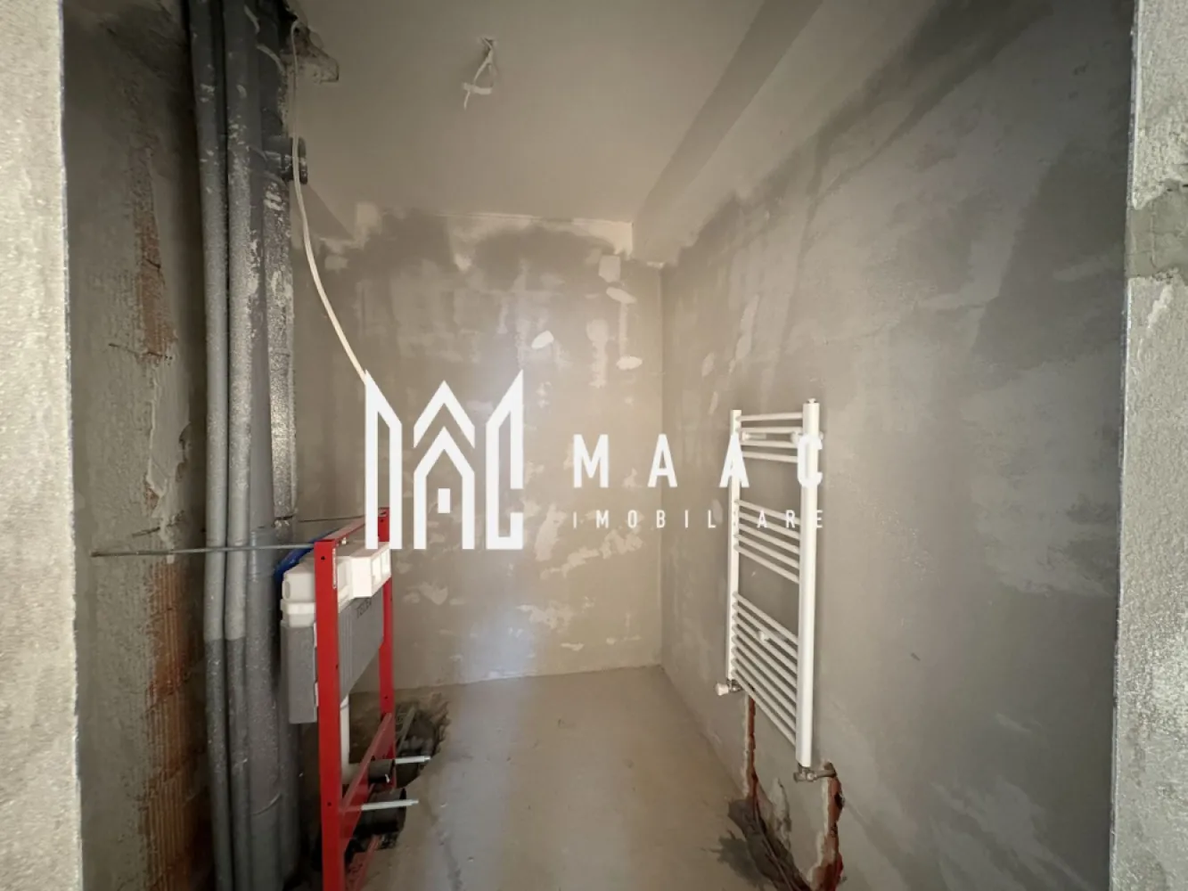 Apartament 5 Camere I 3 Bai I Parcare I Superpret!! - MAAC Imobiliare va propune spre vânzare un apartament la etajul 2 din 2 cu scara interioară,107 mp la doar 130000€❗️ Apartamentul are 4 dormitoare ,living,3 băi ,bucătărie închisă, o terasă si parcare inclusă. Se predă la stadiul de gri, cu centrala proprie ,încălzire în pardoseala . Pentru mai multe detalii precizați ca ați văzut anunțul cu ID CP2853088 }}