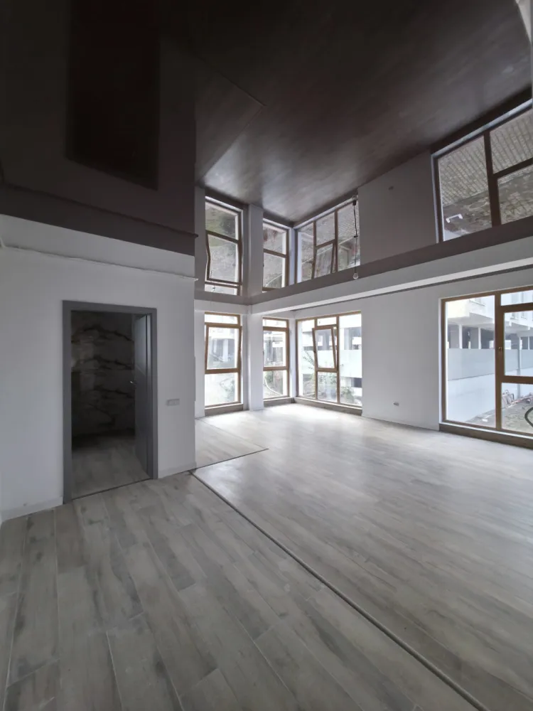 Apartament 2 camere, INTABULAT, FINISAT PREMIUM, 59mp utili + 3,6 balcon - Apartament 2 camere , intabulat, disponibil imediat pentru mutare, format living open space, dormitor, baie si balcon.– 62,6 mp utili ( 3,6 balcon )Compartimentarea ideala, fiind foarte luminos, calduros si economic datorita sistemului de incalzire prin pardoseala.Detalii si vizionari : 076 700 5000Situat intr-o zona de interes ridicat, Octavian Goga nr 5, langa bvd Vasile Milea si mall shopping city.&nbsp;✅ Preț excelent: 95.000 €&nbsp;✅️ COMISION 0%✅ 62.6 mp utili&nbsp;✅ Intabulat – actele pregătite pentru vânzare✅ Finisaje Premium✅️ Incalzire in pardoseala pentru confort sporit si economie✅ Mutare imediată✅ Cartier locuit, acces rapid la bulevard, mall shopping city, Kaufland, lidl,școli și grădinițe. }}