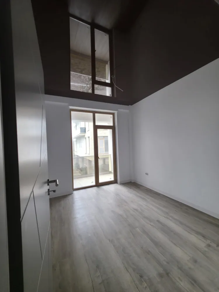 Apartament 2 camere, INTABULAT, FINISAT PREMIUM, 59mp utili + 3,6 balcon - Apartament 2 camere , intabulat, disponibil imediat pentru mutare, format living open space, dormitor, baie si balcon.– 62,6 mp utili ( 3,6 balcon )Compartimentarea ideala, fiind foarte luminos, calduros si economic datorita sistemului de incalzire prin pardoseala.Detalii si vizionari : 076 700 5000Situat intr-o zona de interes ridicat, Octavian Goga nr 5, langa bvd Vasile Milea si mall shopping city.&nbsp;✅ Preț excelent: 95.000 €&nbsp;✅️ COMISION 0%✅ 62.6 mp utili&nbsp;✅ Intabulat – actele pregătite pentru vânzare✅ Finisaje Premium✅️ Incalzire in pardoseala pentru confort sporit si economie✅ Mutare imediată✅ Cartier locuit, acces rapid la bulevard, mall shopping city, Kaufland, lidl,școli și grădinițe. }}