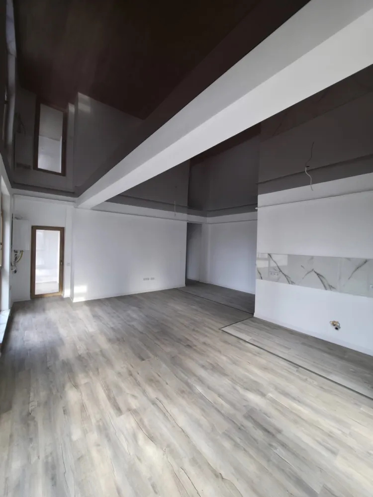 Apartament 2 camere, INTABULAT, FINISAT PREMIUM, 59mp utili + 3,6 balcon - Apartament 2 camere , intabulat, disponibil imediat pentru mutare, format living open space, dormitor, baie si balcon.– 62,6 mp utili ( 3,6 balcon )Compartimentarea ideala, fiind foarte luminos, calduros si economic datorita sistemului de incalzire prin pardoseala.Detalii si vizionari : 076 700 5000Situat intr-o zona de interes ridicat, Octavian Goga nr 5, langa bvd Vasile Milea si mall shopping city.&nbsp;✅ Preț excelent: 95.000 €&nbsp;✅️ COMISION 0%✅ 62.6 mp utili&nbsp;✅ Intabulat – actele pregătite pentru vânzare✅ Finisaje Premium✅️ Incalzire in pardoseala pentru confort sporit si economie✅ Mutare imediată✅ Cartier locuit, acces rapid la bulevard, mall shopping city, Kaufland, lidl,școli și grădinițe. }}