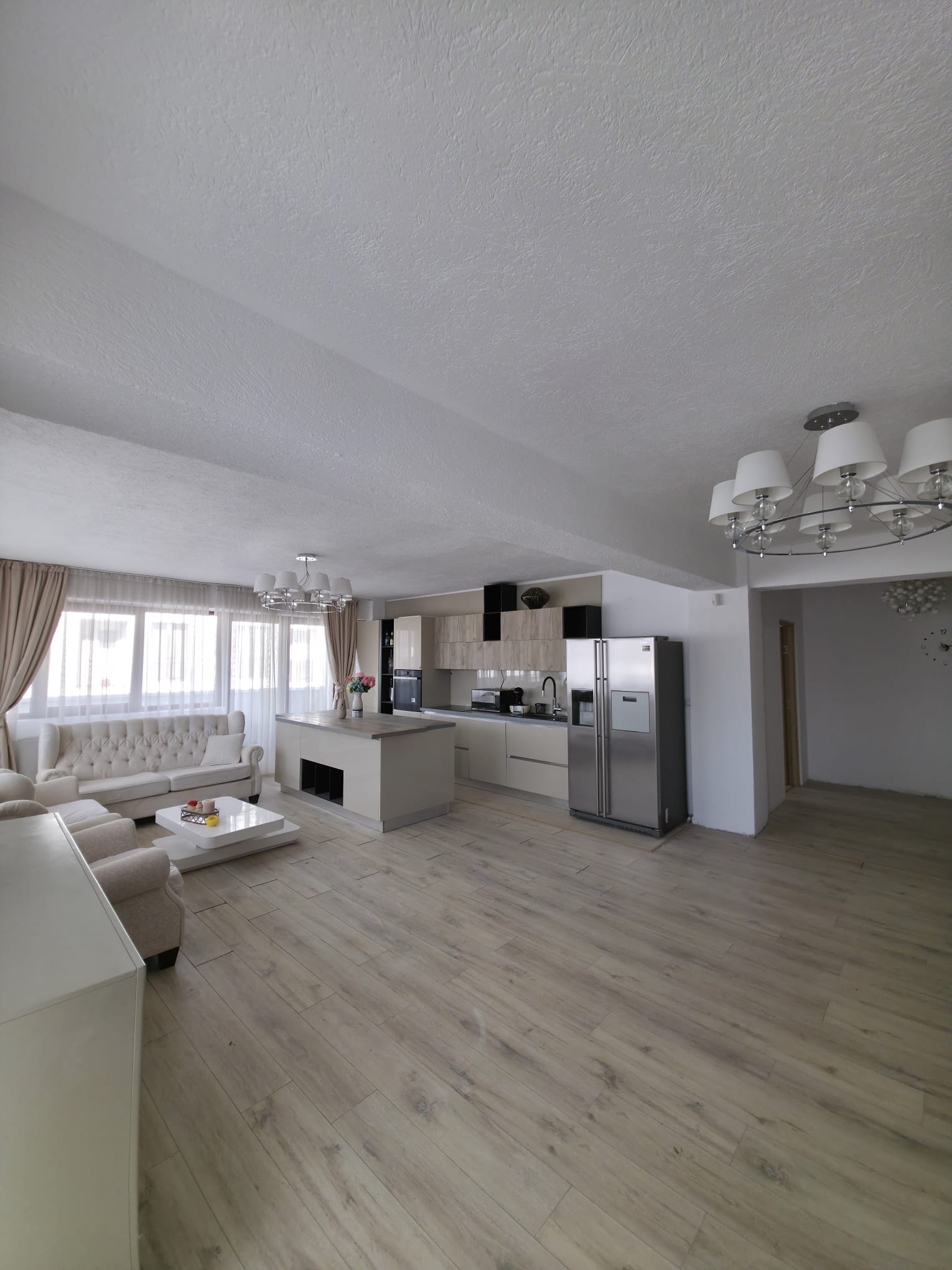 ✨ Penthouse exclusivist – 3 camere mobilat – gata de mutat – 160.000 € ✨