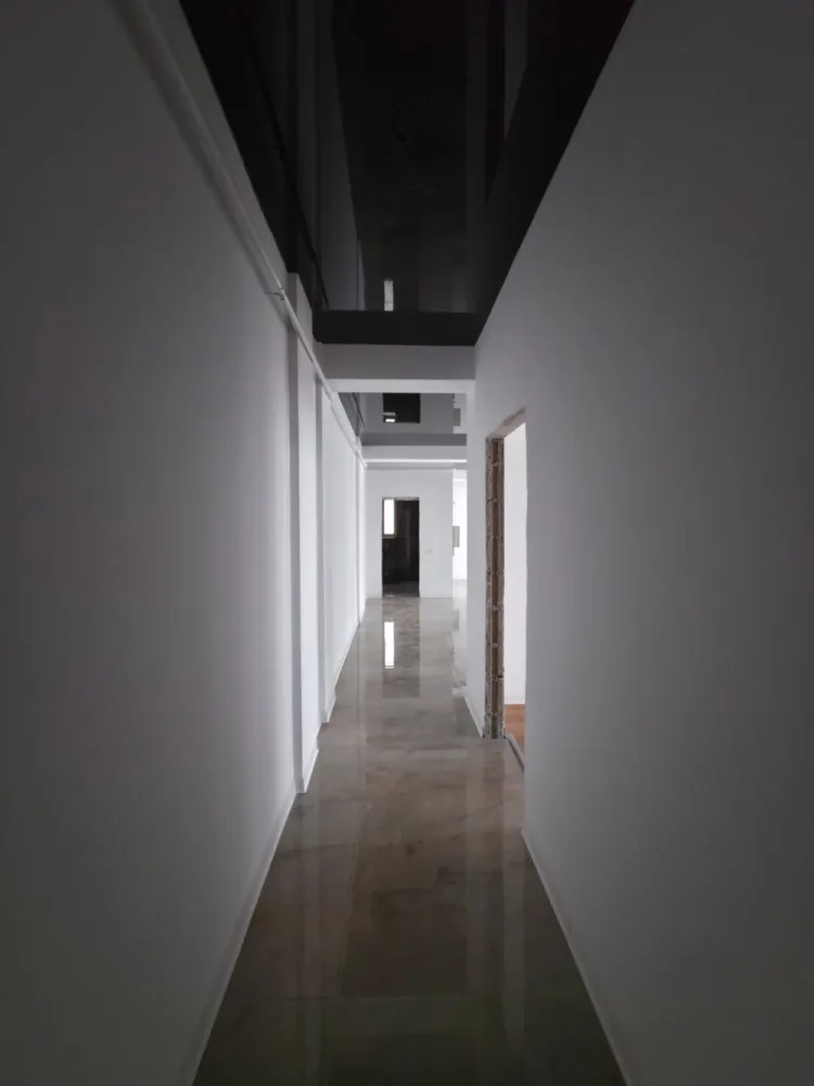 SUPER OFERTA - 1.318 €/m2 FINISAT PREMIUM - INTABULAT - ZONA TOP - 🔑 INTABULAT • SUPER OFERTA 1318EURO MP • DISPONIBIL IMEDIAT- IMOBIL LOCUITApartament 2 camere – 75,1 mp utili, spațiu care se simte -&nbsp;DETALII : 076 700 5000Nu e doar un apartament.E locul unde intri și știi că „aici e acasă”.📍 Octavian Goga nr. 5 – poziționare excelentă, lângă Bulevardul Vasile Milea și Shopping City Sibiu. Tot ce ai nevoie, la câteva minute distanță.✨ Ce îl face special?✔ 75,1 mp utili (balcon generos inclus) – spațiu real, aerisit✔ Compartimentare practică&nbsp;și luminoasă✔ Finisaje premium&nbsp;– gata să te muți, fără investiții suplimentare✔&nbsp;Încălzire&nbsp;în pardoseală&nbsp;– confort modern, eficiență&nbsp;și costuri reduse✔ Intabulat&nbsp;– acte pregătite, tranzacție rapidă✔ Comision 0%💰 Preț: 99.000 €Doar 1.318 €/mp – un raport excelent pentru zonă.🏙 Locație care conteazăAcces rapid la bulevard, mall, supermarketuri precum Kaufland și Lidl, școli și grădinițe. Cartier locuit, atmosferă plăcută, totul la îndemână. }}