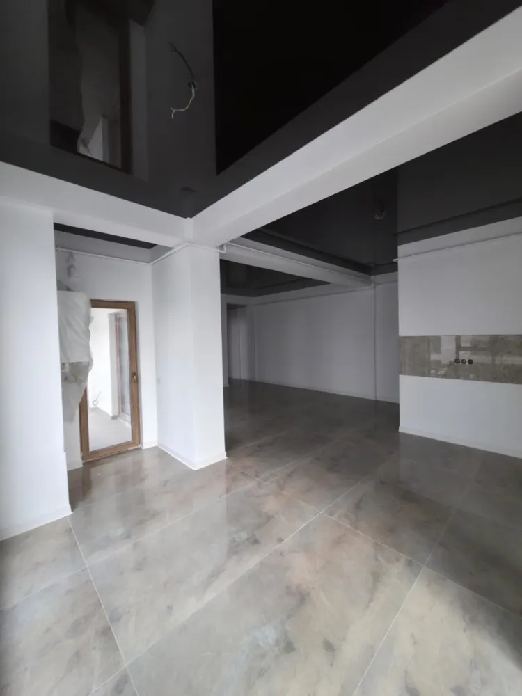 SUPER OFERTA - 1.318 €/m2 FINISAT PREMIUM - INTABULAT - ZONA TOP - 🔑 INTABULAT • SUPER OFERTA 1318EURO MP • DISPONIBIL IMEDIAT- IMOBIL LOCUITApartament 2 camere – 75,1 mp utili, spațiu care se simte -&nbsp;DETALII : 076 700 5000Nu e doar un apartament.E locul unde intri și știi că „aici e acasă”.📍 Octavian Goga nr. 5 – poziționare excelentă, lângă Bulevardul Vasile Milea și Shopping City Sibiu. Tot ce ai nevoie, la câteva minute distanță.✨ Ce îl face special?✔ 75,1 mp utili (balcon generos inclus) – spațiu real, aerisit✔ Compartimentare practică&nbsp;și luminoasă✔ Finisaje premium&nbsp;– gata să te muți, fără investiții suplimentare✔&nbsp;Încălzire&nbsp;în pardoseală&nbsp;– confort modern, eficiență&nbsp;și costuri reduse✔ Intabulat&nbsp;– acte pregătite, tranzacție rapidă✔ Comision 0%💰 Preț: 99.000 €Doar 1.318 €/mp – un raport excelent pentru zonă.🏙 Locație care conteazăAcces rapid la bulevard, mall, supermarketuri precum Kaufland și Lidl, școli și grădinițe. Cartier locuit, atmosferă plăcută, totul la îndemână. }}