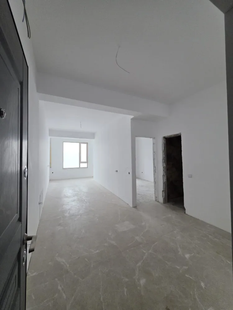 Apartament 2 camere- Dna Stanca- Finisat - 65.000 EURO ( TVA INCLUS ) - 🔥 OFERTĂ EXCELENTĂ – DISPONIBIL IMEDIAT 🔑🏡 Apartament 2 camere – 44,60 mp utiliCompartimentare practică: 🛏 1 dormitor, 🛋 living open space cu bucătărie, 🛁 1 baie și 🌿 balcon.Ideal pentru locuit sau investiție 💼📈📞 Detalii și vizionări: 076 700 5000💰 Preț: 65.000 €✅ TVA 21% inclus✅ Comision 0%🚗 1 loc de parcare exterior inclus✨ Finisaje premium🔥 Încălzire în pardoseală – confort sporit &amp; consum redus📊 Randament garantat📍 Localizare excelentă – Str. Doamna Stanca, lângă Shopping City Sibiu 🛍, Lidl 🛒, Piața Rahovei și Bvd. Bulevardul Mihai Viteazul, la doar 5 minute de mers pe jos 🚶‍♂️🔝 O proprietate accesibilă, bine poziționată și ușor de valorificat – perfectă pentru tine sau pentru portofoliul tău investițional.