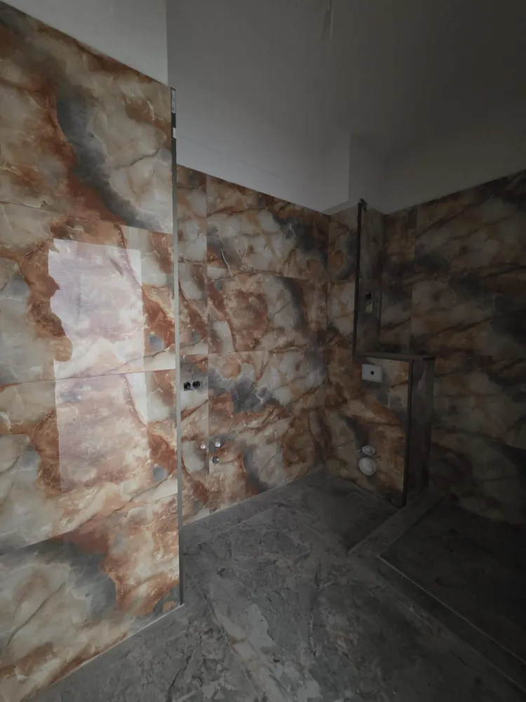 Apartament 2 camere- Dna Stanca- Finisat - 65.000 EURO ( TVA INCLUS ) - 🔥 OFERTĂ EXCELENTĂ – DISPONIBIL IMEDIAT 🔑🏡 Apartament 2 camere – 44,60 mp utiliCompartimentare practică: 🛏 1 dormitor, 🛋 living open space cu bucătărie, 🛁 1 baie și 🌿 balcon.Ideal pentru locuit sau investiție 💼📈📞 Detalii și vizionări: 076 700 5000💰 Preț: 65.000 €✅ TVA 21% inclus✅ Comision 0%🚗 1 loc de parcare exterior inclus✨ Finisaje premium🔥 Încălzire în pardoseală – confort sporit &amp; consum redus📊 Randament garantat📍 Localizare excelentă – Str. Doamna Stanca, lângă Shopping City Sibiu 🛍, Lidl 🛒, Piața Rahovei și Bvd. Bulevardul Mihai Viteazul, la doar 5 minute de mers pe jos 🚶‍♂️🔝 O proprietate accesibilă, bine poziționată și ușor de valorificat – perfectă pentru tine sau pentru portofoliul tău investițional. }}