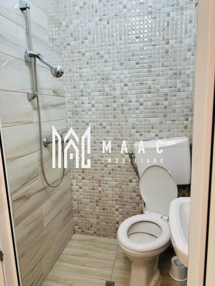 Garsonieră cochetă | 23 mp | Etaj 2 | Complet mobilată | Vasile Aaron - Maac Imobiliare prezintă spre vânzare o garsonieră modernă, situată în cartierul Vasile Aaron – una dintre cele mai căutate zone pentru închiriere din Sibiu. Proprietatea are o suprafață de 23 mp, este amplasată la etajul 2 din 4, într-un bloc bine întreținut, cu vecinătăți civilizate și acces facil către toate punctele de interes. Caracteristici principale: Suprafață: 23 mp Etaj: 2/4 – etaj intermediar Compartimentare eficientă Mobilier și electrocasnice noi Garsonieră luminoasă, economică, cu cheltuieli reduse Se vinde complet mobilată și utilată, exact ca în fotografii Nu necesită investiții suplimentare Ideală pentru investiție: Perfectă pentru închiriere pe termen lung Poate fi locuită sau închiriată imediat Cerere ridicată în zonă din partea tinerilor și chiriașilor Randament foarte bun pentru investitori Locație & facilități: Cartier Vasile Aaron Acces rapid către Șelimbăr, zona comercială și centrul orașului În apropiere de magazine, farmacii, stații de autobuz, școli și alte servicii O proprietate ideală atât pentru locuit, cât și pentru investiție sigură. Pentru mai multe detalii precizati telefonic ca ati vazut anuntul cu ID: CP2852783 }}