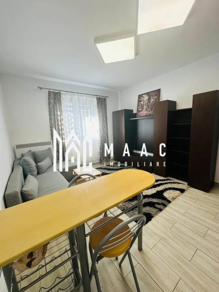 Garsonieră cochetă | 23 mp | Etaj 2 | Complet mobilată | Vasile Aaron - Maac Imobiliare prezintă spre vânzare o garsonieră modernă, situată în cartierul Vasile Aaron – una dintre cele mai căutate zone pentru închiriere din Sibiu. Proprietatea are o suprafață de 23 mp, este amplasată la etajul 2 din 4, într-un bloc bine întreținut, cu vecinătăți civilizate și acces facil către toate punctele de interes. Caracteristici principale: Suprafață: 23 mp Etaj: 2/4 – etaj intermediar Compartimentare eficientă Mobilier și electrocasnice noi Garsonieră luminoasă, economică, cu cheltuieli reduse Se vinde complet mobilată și utilată, exact ca în fotografii Nu necesită investiții suplimentare Ideală pentru investiție: Perfectă pentru închiriere pe termen lung Poate fi locuită sau închiriată imediat Cerere ridicată în zonă din partea tinerilor și chiriașilor Randament foarte bun pentru investitori Locație & facilități: Cartier Vasile Aaron Acces rapid către Șelimbăr, zona comercială și centrul orașului În apropiere de magazine, farmacii, stații de autobuz, școli și alte servicii O proprietate ideală atât pentru locuit, cât și pentru investiție sigură. Pentru mai multe detalii precizati telefonic ca ati vazut anuntul cu ID: CP2852783 }}