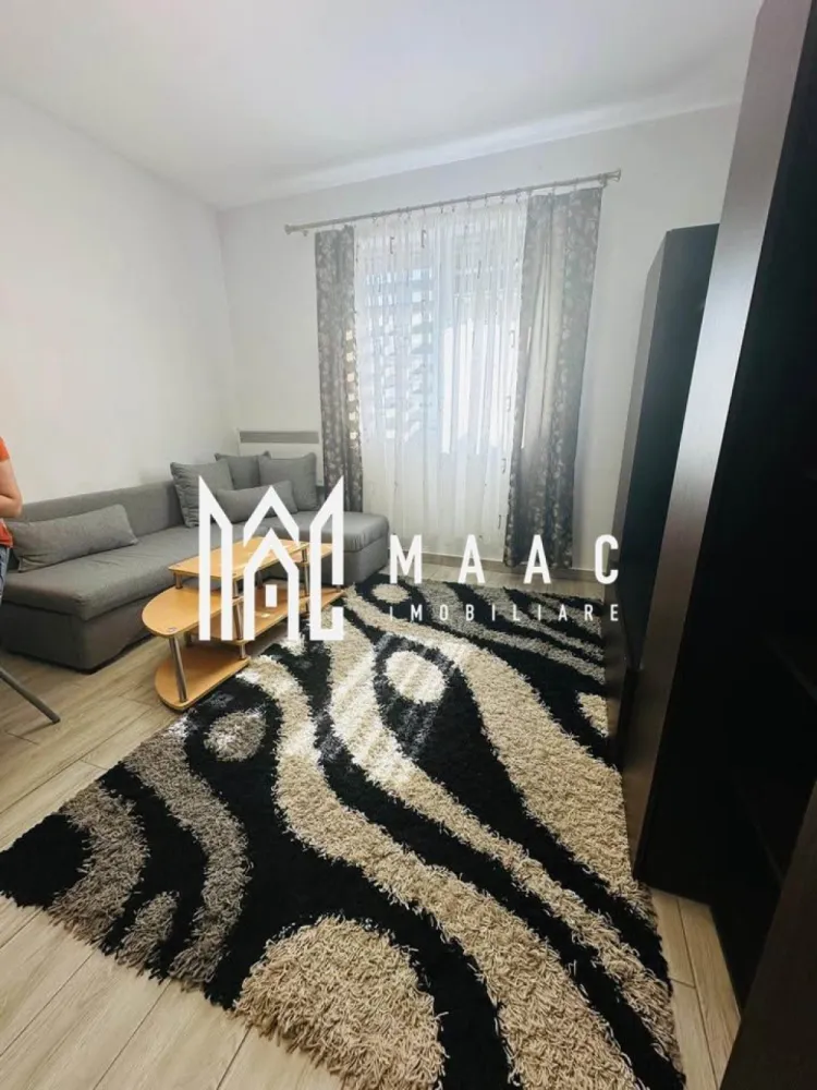 Garsonieră cochetă | 23 mp | Etaj 2 | Complet mobilată | Vasile Aaron - Maac Imobiliare prezintă spre vânzare o garsonieră modernă, situată în cartierul Vasile Aaron – una dintre cele mai căutate zone pentru închiriere din Sibiu. Proprietatea are o suprafață de 23 mp, este amplasată la etajul 2 din 4, într-un bloc bine întreținut, cu vecinătăți civilizate și acces facil către toate punctele de interes. Caracteristici principale: Suprafață: 23 mp Etaj: 2/4 – etaj intermediar Compartimentare eficientă Mobilier și electrocasnice noi Garsonieră luminoasă, economică, cu cheltuieli reduse Se vinde complet mobilată și utilată, exact ca în fotografii Nu necesită investiții suplimentare Ideală pentru investiție: Perfectă pentru închiriere pe termen lung Poate fi locuită sau închiriată imediat Cerere ridicată în zonă din partea tinerilor și chiriașilor Randament foarte bun pentru investitori Locație & facilități: Cartier Vasile Aaron Acces rapid către Șelimbăr, zona comercială și centrul orașului În apropiere de magazine, farmacii, stații de autobuz, școli și alte servicii O proprietate ideală atât pentru locuit, cât și pentru investiție sigură. Pentru mai multe detalii precizati telefonic ca ati vazut anuntul cu ID: CP2852783 }}