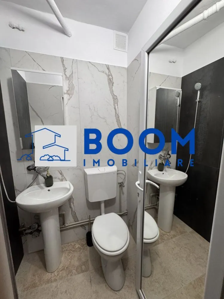 Garsoniera Nord | Strada Decebal | Complet renovata| Mutare imediata - BOOM Imobiliare vă propune spre vânzare o garsoniera confort 3, complet renovată și utilată, situată în zona Nord, în imediata apropiere a Liceului Sanitar (bloc G 159). Locuința se află la etajul 3 și reprezintă o oportunitate excelentă de investiție sau pentru locuit, fiind gata de mutare.
Caracteristici principale
• Localizare: Zona Nord, lângă Liceul Sanitar (Bl. G 159)
• Confort: Conf. 3
• Etaj: 3
• Stare: Renovată complet
• Instalații: Sanitară și electrică refăcute integral
Dotări și finisaje
• Complet mobilată
• Mașină de spălat nouă
• Cuptor cu microunde
• Mini-frigider
• Pat dimensiuni 120/200 cm
Preț și contact
• Preț: 25.500 EUR (ușor negociabil)
Pentru mai multe detalii și pentru programarea unei vizionări, nu ezitați să ne contactați, specificand CP3195671