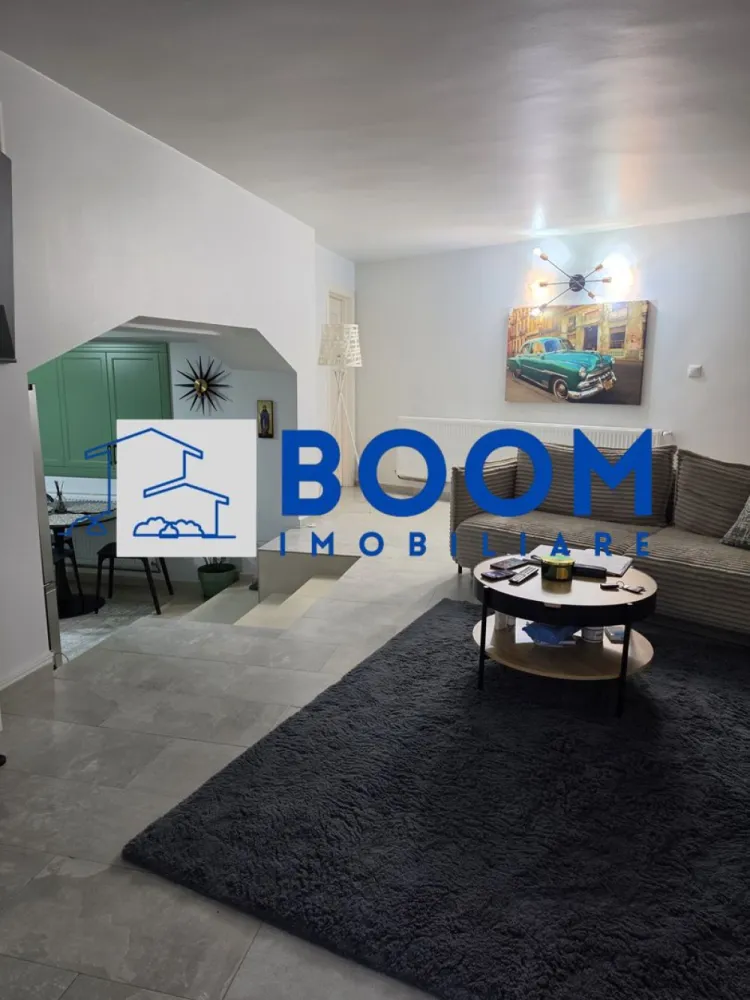 Vila moderna Fedelesoiu | Canalizare | Centrala peleti | Gaz limita proprietate - BOOM Imobiliare vă propune spre vânzare o vilă spectaculoasă, ideală pentru o familie care își dorește confort, spațiu generos și o oază de liniște într-o zonă excelentă din Fedeleșoiu. Se accepta si schimb cu apartament 3-4 camere, plus diferenta.
________________________________________
• Localizare: Fedeleșoiu, Strada Brigăzii
• Suprafață teren: 650 mp (curte generoasă cu grădină )
• Configurație: Parter + Etaj + Mansardă
• Suprafață utilă parter + etaj: 220 mpu
• Suprafață utilă mansardă: 80 mpu
________________________________________
Parter:
• Living spațios și luminos
• Dormitoare primitoare
• Bucătărie completă
• Baie și hol de acces
Etaj:
• Living secundar / Zonă de relaxare
• Dormitor matrimonial
• Bucătărie proprie (ideal pentru independență sau familii extinse)
• Zonă dedicată pentru lectură
• Dressing spațios
Mansardă:
• Suprafață deschisă de 80 mp
________________________________________
• Încălzire eficientă: Centrală pe peleți KEPO 35 KW
• Apă caldă: Boiler Gorenje performant
• Utilități active: Canalizare racordată, curent electric
• Utilități la poartă: Gaz disponibil la limita proprietății
• Exterior: Curte mare, perfectă pentru relaxare, grătar sau spațiu de joacă
• Facilități zonale: Magazin alimentar în imediata apropiere, acces facil și rapid către oraș
________________________________________
Proprietatea este pregătită pentru a deveni noua dumneavoastră casă. Pentru detalii suplimentare, contactați BOOM Imobiliare, specificand CP3195676