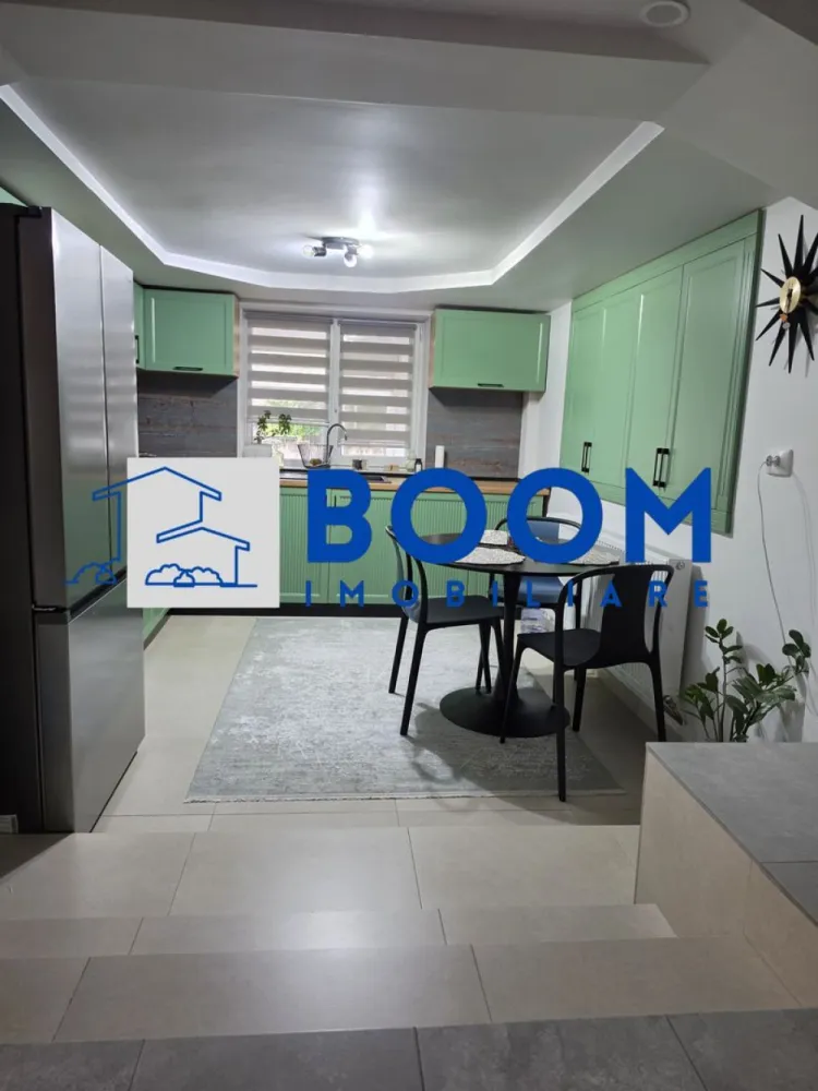 Vila moderna Fedelesoiu | Canalizare | Centrala peleti | Gaz limita proprietate - BOOM Imobiliare vă propune spre vânzare o vilă spectaculoasă, ideală pentru o familie care își dorește confort, spațiu generos și o oază de liniște într-o zonă excelentă din Fedeleșoiu. Se accepta si schimb cu apartament 3-4 camere, plus diferenta.
________________________________________
• Localizare: Fedeleșoiu, Strada Brigăzii
• Suprafață teren: 650 mp (curte generoasă cu grădină )
• Configurație: Parter + Etaj + Mansardă
• Suprafață utilă parter + etaj: 220 mpu
• Suprafață utilă mansardă: 80 mpu
________________________________________
Parter:
• Living spațios și luminos
• Dormitoare primitoare
• Bucătărie completă
• Baie și hol de acces
Etaj:
• Living secundar / Zonă de relaxare
• Dormitor matrimonial
• Bucătărie proprie (ideal pentru independență sau familii extinse)
• Zonă dedicată pentru lectură
• Dressing spațios
Mansardă:
• Suprafață deschisă de 80 mp
________________________________________
• Încălzire eficientă: Centrală pe peleți KEPO 35 KW
• Apă caldă: Boiler Gorenje performant
• Utilități active: Canalizare racordată, curent electric
• Utilități la poartă: Gaz disponibil la limita proprietății
• Exterior: Curte mare, perfectă pentru relaxare, grătar sau spațiu de joacă
• Facilități zonale: Magazin alimentar în imediata apropiere, acces facil și rapid către oraș
________________________________________
Proprietatea este pregătită pentru a deveni noua dumneavoastră casă. Pentru detalii suplimentare, contactați BOOM Imobiliare, specificand CP3195676