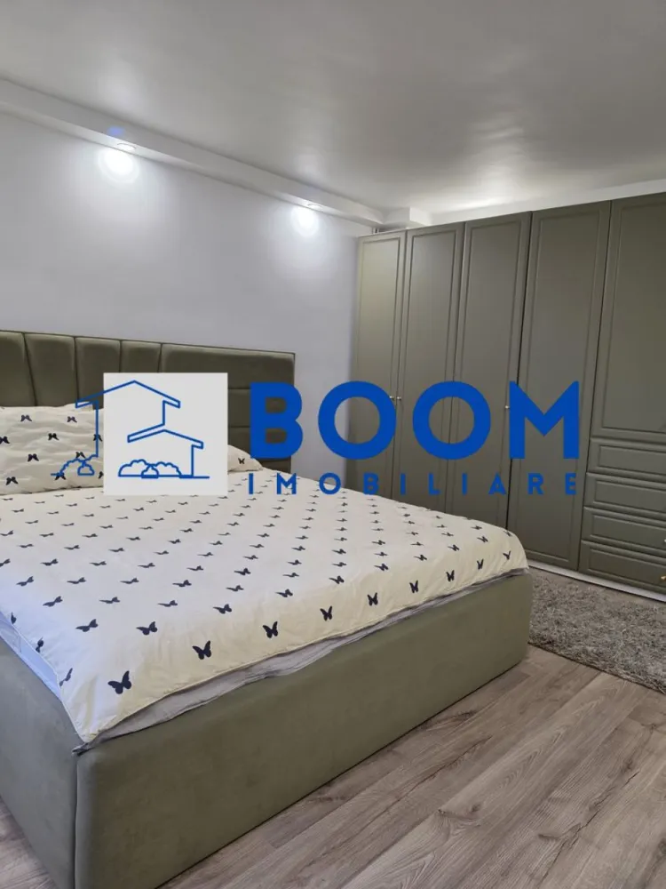 Vila moderna Fedelesoiu | Canalizare | Centrala peleti | Gaz limita proprietate - BOOM Imobiliare vă propune spre vânzare o vilă spectaculoasă, ideală pentru o familie care își dorește confort, spațiu generos și o oază de liniște într-o zonă excelentă din Fedeleșoiu. Se accepta si schimb cu apartament 3-4 camere, plus diferenta.
________________________________________
• Localizare: Fedeleșoiu, Strada Brigăzii
• Suprafață teren: 650 mp (curte generoasă cu grădină )
• Configurație: Parter + Etaj + Mansardă
• Suprafață utilă parter + etaj: 220 mpu
• Suprafață utilă mansardă: 80 mpu
________________________________________
Parter:
• Living spațios și luminos
• Dormitoare primitoare
• Bucătărie completă
• Baie și hol de acces
Etaj:
• Living secundar / Zonă de relaxare
• Dormitor matrimonial
• Bucătărie proprie (ideal pentru independență sau familii extinse)
• Zonă dedicată pentru lectură
• Dressing spațios
Mansardă:
• Suprafață deschisă de 80 mp
________________________________________
• Încălzire eficientă: Centrală pe peleți KEPO 35 KW
• Apă caldă: Boiler Gorenje performant
• Utilități active: Canalizare racordată, curent electric
• Utilități la poartă: Gaz disponibil la limita proprietății
• Exterior: Curte mare, perfectă pentru relaxare, grătar sau spațiu de joacă
• Facilități zonale: Magazin alimentar în imediata apropiere, acces facil și rapid către oraș
________________________________________
Proprietatea este pregătită pentru a deveni noua dumneavoastră casă. Pentru detalii suplimentare, contactați BOOM Imobiliare, specificand CP3195676