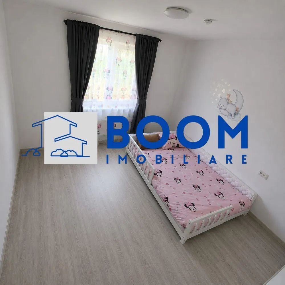 Casa noua | Zona de recreere | Evadare in natura| - MAAC Imobiliare vă prezintă spre vânzare o proprietate deosebită, finalizată în anul 2025, situată într-o zonă pitorească și liniștită din satul Rădăcinești, comuna Berislăvești. Ideală pentru familii sau ca rezidență de vacanță, casa oferă confort modern în mijlocul naturii și este gata pentru mutare imediată.
Suprafață teren: 1.908 mp 
Suprafață casă: ~95 mpu (regim parter)
Deschidere drum: 40 metri liniari
Modernă și luminoasă,casa dispune de două căi de acces și o compartimentare decomandată, optimizată pentru confort:
Living spațios cu lumină naturală generoasă
Bucătărie open-space cu zonă dedicată de dining
Dormitor matrimonial primitor
Cameră copil / birou
Baie mare complet utilată
Hol și spații inteligente pentru depozitare
Proprietatea se vinde complet mobilată și utilată, finisată la standarde actuale:
Încălzire: Centrală pe lemne de 40 kW + puffer de 1000 litri (autonomie ridicată)
Electricitate: Curent trifazic
Utilități: Apă curentă, fosă septică, internet prin fibră optică, cablu TV
Dotări: Electrocasnice și mobilier modern incluse în preț 
Curte și PotențialTerenul generos de aproape 2.000 mp oferă libertate deplină pentru amenajări exterioare: foișor, zonă de grătar, livadă, piscină sau loc de joacă pentru copii.
Proprietatea reprezintă o oportunitate excelentă pentru cei care caută o casă nouă, fără necesitatea unor investiții suplimentare.
Pentru mai multe detalii contactati cu incredere echipa MAAC IMobiliare, specificand ID 3180343