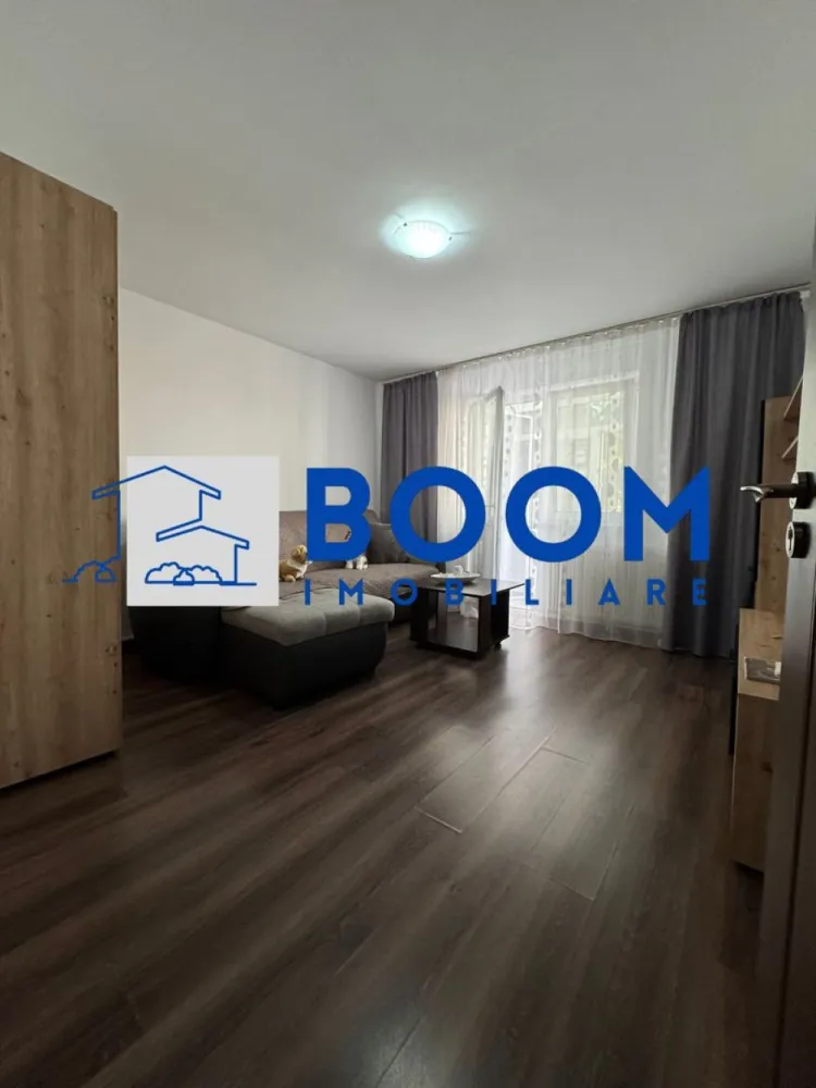Apartament 2 camere de inchiriat | Zona Nord | Centrala proprie - BOOM Imobiliare vă propune spre închiriere un apartament de 2 camere modern și primitor, situat în zona Nord, pe strada Rapsodiei. Proprietatea este ideală pentru cei care își doresc un cămin gata de mutat, situat într-o zonă liniștită, dar cu acces rapid la toate facilitățile urbane.
• Compartimentare: 2 camere luminoase, confortabile și bine structurate.
• Mobilier: Complet mobilat și utilat modern, cu finisaje de calitate.
• Confort termic: Centrală proprie (costuri reduse de întreținere și control total asupra temperaturii).
• Poziționare: Zonă foarte liniștită, ferită de zgomotul arterelor principale.
• Cumpărături: Supermarketuri în imediata apropiere pentru cumpărăturile zilnice.
• Educație: Școli și grădinițe de renume la doar câteva minute de mers pe jos.
• Transport: Acces facil la stațiile de transport în comun.
Apartamentul este disponibil pentru mutare.
 Pentru mai multe detalii și programarea unei vizionări, nu ezitați să contactați echipa BOOM Imobiliare specificand CP3195677