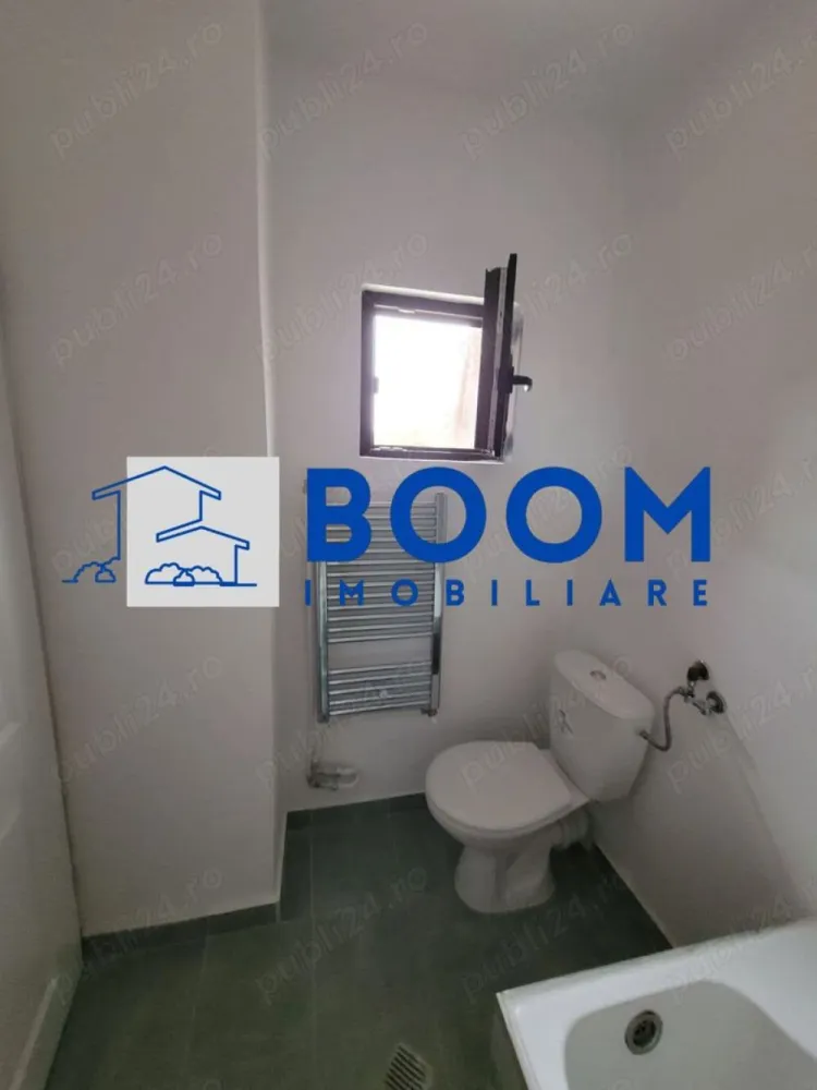 Garsoniera | Zona Centrala | Parc Zavoi | Renovata - BOOM Imobiliare vă propune spre vânzare o garsonieră modernă, complet renovată, situată în imediata apropiere a Parcului Zăvoi din Râmnicu Vâlcea.

Dacă ești în căutarea unei locuințe cochete, gata de mutat, ideală atât pentru locuit, cât și ca investiție excelentă pentru închiriere, această proprietate reprezintă opțiunea perfectă.

Detalii și specificații tehnice:
• Suprafață utilă: 32 mp
• Suprafață totală: 36 mp
• Etaj: 4 din 4 (beneficiază de pod/acoperiș, oferind izolație termică suplimentară și protecție)
• Configurație baie: Dotată cu fereastră pentru aerisire naturală
Stare interioară și dotări:
• Renovată integral în anul 2024: Instalații schimbate, finisaje moderne și materiale de calitate superioară.
• Mobilată și utilată complet: Se vinde exact cum se prezintă în fotografii, fiind pregătită pentru noii proprietari (mobilier modern, electrocasnice funcționale).
Avantajele blocului și locației:
• Eficiență energetică: Blocul este deja inclus în programul oficial de reabilitare termică totală, ceea ce va reduce costurile de întreținere și va spori confortul.
• Locație de top: Situată în zona Parcului Zăvoi, o zonă verde, liniștită și extrem de căutată, oferind acces rapid către centrul orașului, puncte comerciale, farmacii și zone de recreere.
 Pentru mai multe detalii contactati echipa BOOM Imobiliare, specificand CP3195678