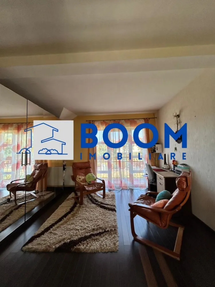 Casa de vanzare | Zona Straubing | Panouri fotovoltaice | 2 centrale | - BOOM Imobiliare vă propune spre vânzare o casă deosebită, excelent compartimentată, situată într-o zonă liniștită și căutată din cartierul Goranu, pe strada Straubing. Proprietatea este ideală pentru o familie care își dorește confort, independență energetică și spații generoase pentru relaxare.
Configurație inteligentă: Încăperi luminoase, optimizate pentru a oferi confort și intimitate.
Zone de relaxare: Terase spațioase, ideale pentru cafeaua de dimineață sau seri liniștite.
Curte amenajată: Foișor primitor pentru agrement, perfect pentru grătare și întâlniri cu prietenii.
Parcare: Garaj propriu, oferind siguranță pentru mașina dumneavoastră și spațiu suplimentar de depozitare.
Proprietatea este proiectată pentru costuri minime de întreținere și confort termic absolut, dispunând de:
Sistem hibrid de încălzire: Două centrale termice funcționale (o centrală pe gaz și o centrală pe combustibil solid).
Energie verde: Panouri fotovoltaice gata instalate, care reduc considerabil facturile de energie electrică.
Casa se află pe strada Straubing, în Goranu, o zonă curată și aerisită, cu acces rapid către principalele puncte de interes ale orașului.

Pentru mai multe detalii, fotografii suplimentare sau pentru a programa o vizionare, contactați cu încredere echipa BOOMImobiliare, specificand CP3195682