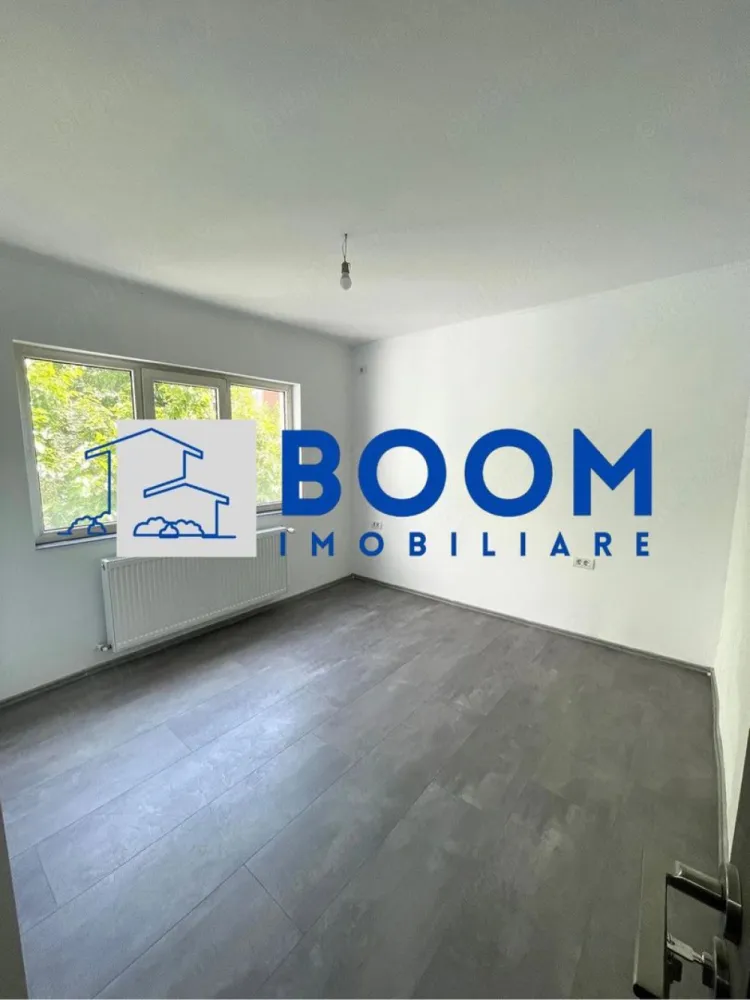Apartament 2 camere | Etaj 2 | Zona Cina faleza| 50 mpu | - BOOM Imobiliare vă propune spre vânzare un apartament cu 2 camere, complet modernizat, situat într-o locație excelentă, ideal atât pentru locuit, cât și pentru investiție.
Adresă: Strada Luceafărului
Repere: Lângă Școala Generală Nr. 10.
Proximitate: Doar 10 minute de mers pe jos până în zona centrală.
Recreere: În spatele blocului se construiește noua pistă pietonală și de biciclete de pe faleza râului Olănești.
Proprietatea a fost renovată integral, utilizându-se materiale de calitate superioară:
Orientare: Sudică (luminozitate naturală sporită pe tot parcursul zilei).
Confort termic: Etaj intermediar excelent (Etaj 2 din 4).
Instalații noi: Instalație electrică și instalație sanitară schimbate complet.
Sistem încălzire: Centrală termică proprie + termostat (nouă, nefolosită), calorifere noi și robineți termostatați.
Facturi mici: Întreaga scară este debranșată de la CET, asigurând costuri minime de întreținere.
Finisaje baie: Echipamente sanitare de top (WC încastrat Grohe, coloană de duș Grohe).
Blocul dispune de numeroase locuri de parcare atât în față, cât și în spate.

Pentru mai multe detalii sau pentru a programa o vizionare va rugam sa specificati CP3195685