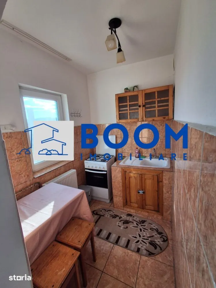 Garsoniera decomandata | Complet mobilata si utilata | 28 mpu | - BOOM Imobiliare vă propune spre vânzare o garsonieră confortabilă și luminoasă, ideală pentru locuit sau investiție. Proprietatea are o suprafață utilă de 28 mp și este situată la etajul 4 al unui imobil din zona Dovali. Locuința se vinde complet mobilată și utilată, fiind pregătită pentru mutare imediată.
Suprafață: 28 mp utili
Etaj: 4
Stare: Finisată, mobilată modern, utilată complet
Cumpărături: Acces pietonal rapid la supermarketuri
Educație: Școli și grădinițe în imediata apropiere
Transport: Stații de autobuz la doar câteva minute distanță
Pentru mai multe informații sau pentru a programa o vizionare, contactați echipa BOOM Imobiliare CP3195684