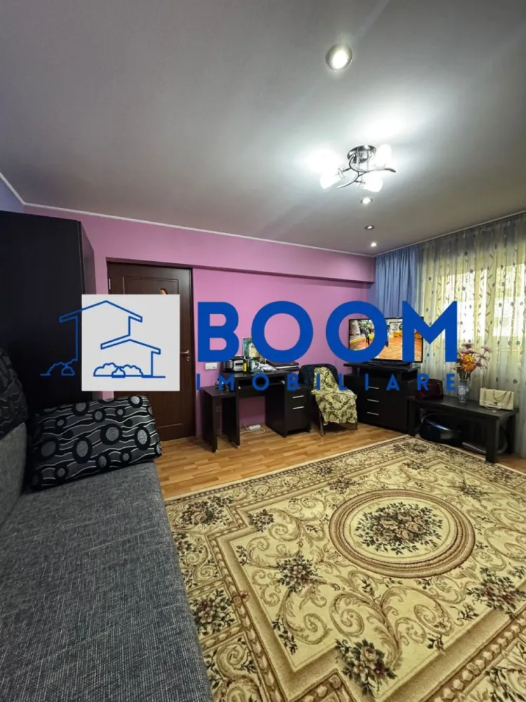 Apartament 2 camere | Etaj 1 | Zona Ostroveni | Gigacalorimetru - BOOM Imobiliare vă propune spre vânzare un apartament confortabil și bine compartimentat, situat în cartierul Ostroveni, la etajul 1, într-o zonă liniștită și apreciată, aproape de școli, magazine și bulevardul Dem Rădulescu.

Apartamentul este total decomandat și dispune de:

* hol spațios
* bucătărie separată
* dormitor cu baie în apropiere
* sufragerie luminoasă cu ieșire în balcon

Locuința este situată în mijlocul blocului, ceea ce oferă un confort termic foarte bun. Beneficiază de gigacalorimetre, tâmplărie din aluminiu, precum și instalații electrice și sanitare schimbate complet.

Se vinde nemobilat , fiind ideal atât pentru locuit, cât și pentru investiție. Mutare imediată.

Se acceptă credit ipotecar.

Pentru mai multe detalii și programări la vizionare, contactați BOOM Imobiliare. CP3195689