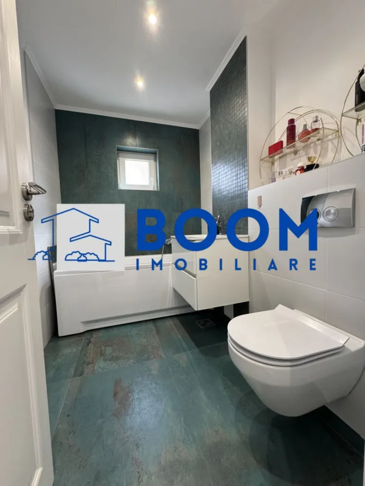 Apartament 3 camere | Parter | Mobilat si Utilat | Zona Nord - Apartament 3 camere de vânzare – Zona Nord, Calea lui Traian

Agenția BOOM Imobiliare vă propune spre vânzare un apartament cu 3 camere, situat la parterul unui bloc liniștit, cu o singură scară, în zona Nord – Calea lui Traian.

Locuința este complet renovată, fiind ideală pentru mutare imediată, fără investiții suplimentare.

Apartamentul dispune de un living spațios cu balcon, open space cu bucătăria, două dormitoare și două băi, oferind o compartimentare modernă și funcțională.

Beneficiază de centrală termică proprie, instalații electrice și sanitare schimbate integral și se vinde complet mobilat și utilat. În plus, include și o boxă pentru depozitare. Blocul este curat și liniștit, cu vecini civilizați.

Localizarea este excelentă, în imediata apropiere de Spitalul Județean, Biserica din Nord, Piața Nord, școli, licee, magazine și mijloace de transport.

Apartamentul este potrivit atât pentru locuință proprie, cât și pentru investiție, inclusiv pentru cabinet sau birou, datorită poziționării la parter și accesibilității. - CP3195690