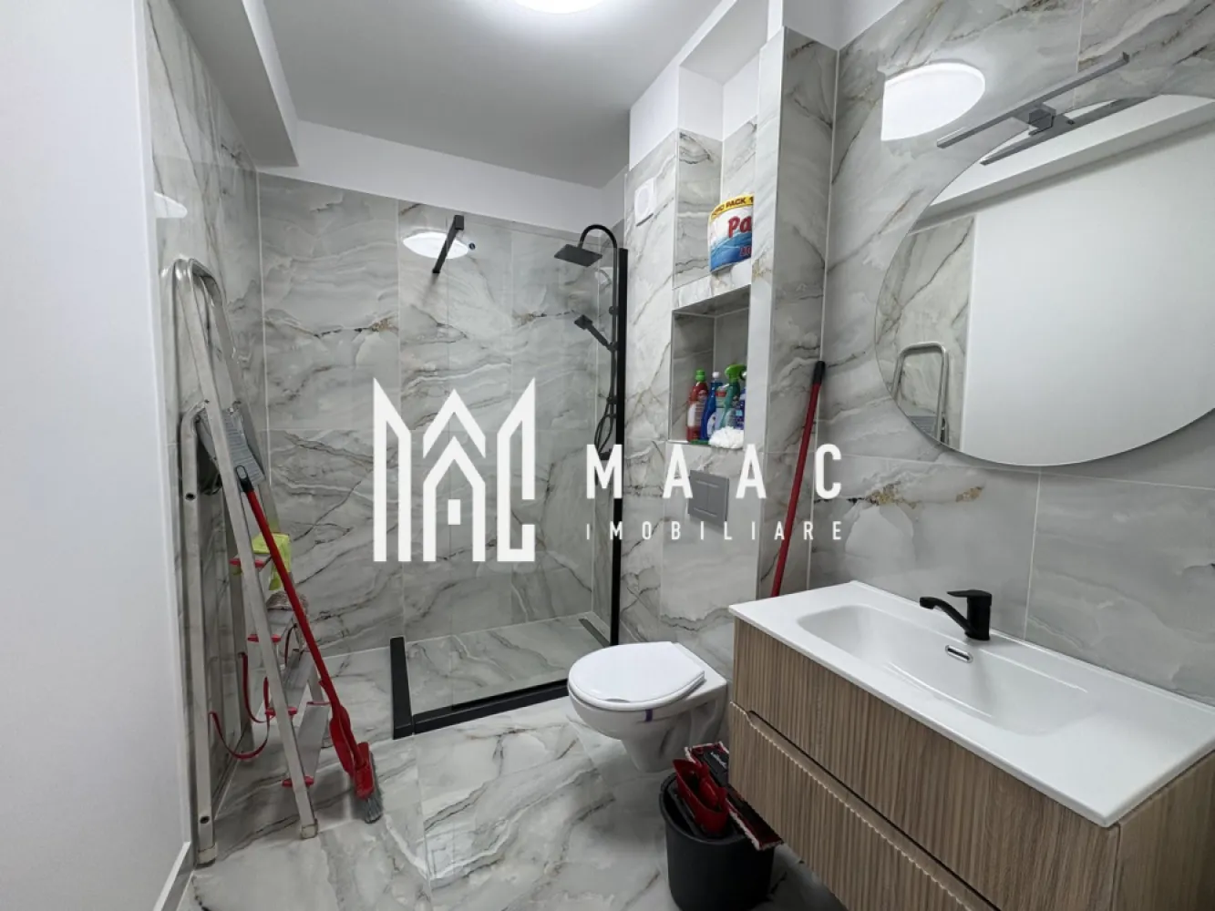 Apartament 2 Camere I La cheie I Loc de parcare | zona vest - MAAC Imobiluare va propune spre vânzare un apartament situat în apropiere de zona industrială vest și aeroport Apartamentul este de prezentare ❗️are 52 mp utili se vinde zugrăvit la alb ,parchet ,baia complet utilată,încălzire în pardosea și este compus din : Dormitor de 14,7 mp Living + bucătărie de 28,55 mp Hol 3,81mp Baie 5 mp Balcon Se preda nemobilat/ neutilat. Pentru mai multe detalii, precizați telefonic că ați văzut anunțul cu ID CP2852760 }}