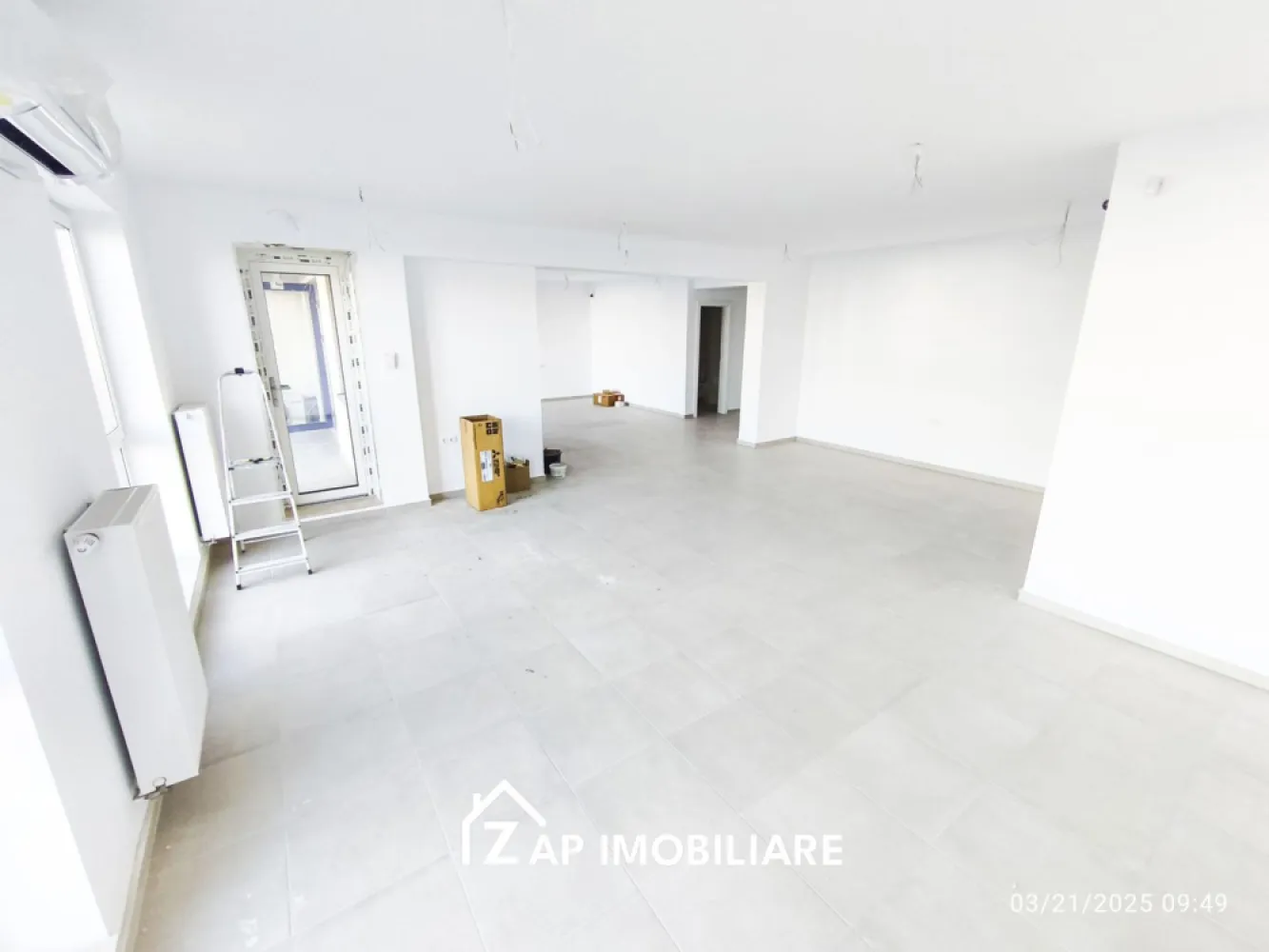 Maurer - Spatiu comercial - Parter - 91 mp, 2 toalete si balcon - Mentionati ID-ul proprietatii cand apelati: CP2460979
Contact ⓪⑦②⑥ ②②③ ⑧⑧⑥ Sebastian

Zap Imobiliare vă propune spre închiriere un spațiu comercial generos, cu o suprafață de 91 mp, situat la parterul unui imobil din cartierul Maurer, Târgu Mureș. Proprietatea dispune de o compartimentare de tip open space și are destinația oficială de spațiu comercial în Cartea Funciară , fiind ideală pentru o gamă largă de activități comerciale sau profesionale într-o zonă în plină dezvoltare.

-- Suprafață: 91 mp
-- Compartimentare: Open space, 2 toalete, 1 balcon
-- Dotări și facilități: Aer condiționat, centrală termică proprie, calorifere, geamuri termopan, ușă metalică și o boxă utilă situată sub spațiu pentru depozitare suplimentară.

Datorită poziționării și compartimentării flexibile, spațiul este pretabil pentru farmacie, cabinet medical, stomatologie, birou de firmă, salon sau alte activități similare.

Preț închiriere: 1200 Euro / lună + 1 lună garanție , nu se adauga TVA , spatiul este detinut de persoana fizica 
Comisionul perceput este de 50% din valoarea primei chirii și se plătește o singură dată.

Acest anunț nu corespunde cerințelor tale? Sună la numărul afișat în anunț și unul dintre agenții noștri te va ajuta cu alte oferte personalizate în funcție de cerințele tale.

Contact ⓪⑦②⑥ ②②③ ⑧⑧⑥ Sebastian