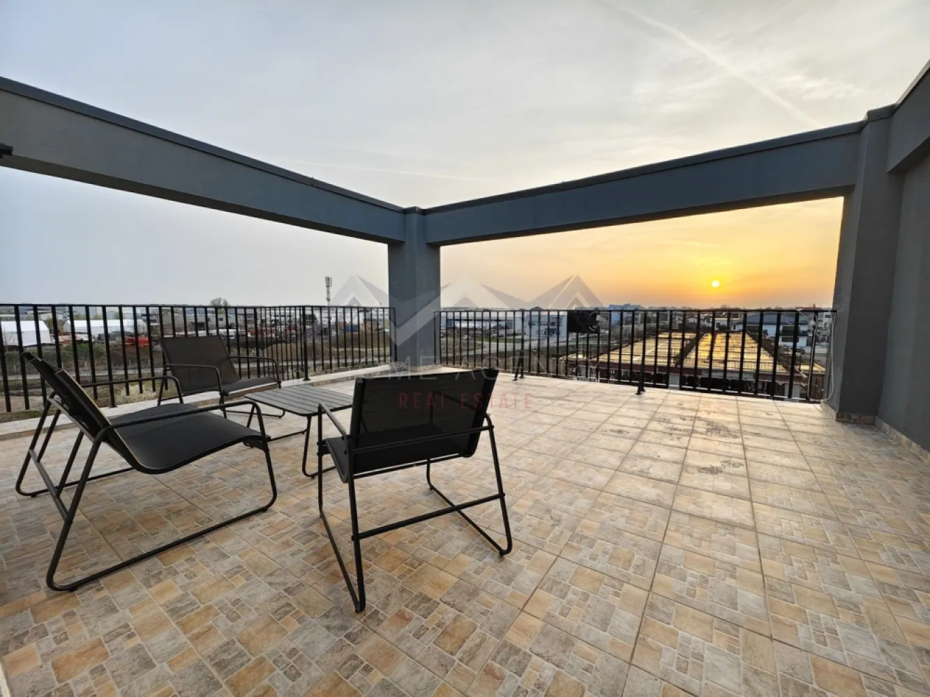 Apartament 3 camere + terasă 50 mp | Otopeni | TVA și parcare incluse - Dacă visezi la un apartament de 3 camere luminos, cu terasă mare și bine amplasat, tocmai l-ai găsit! Acest apartament cu 3 camere, situat într-o zonă accesibilă și bine conectată la toate punctele de interes din Otopeni, este pregătit să devină noua ta casă. Cu o terasă impresionantă de 50 mp utili, acest spațiu oferă combinația ideală între confort și funcționalitate. Living-ul unit cu bucătăria open space și zona de luat masa creează o atmosferă intimă și primitoare, ideală atât pentru relaxare, cât și pentru momentele petrecute cu cei dragi. Ferestrele mari lasă lumina naturală să pătrundă din plin, iar orientarea Sud-Vest îți asigură lumină pe tot parcursul zilei. În plus, terasa spațioasă devine un loc perfect pentru seri relaxante, dimineți liniștite sau întâlniri cu prietenii, fiind un adevărat colț de liniște în mijlocul orașului. Apartamentul dispune de 2 dormitoare, dintre care unul matrimonial cu baie proprie, oferind intimitate și confort. Al doilea dormitor este ideal pentru copii, oaspeți, birou sau dressing. În plus, există o baie suplimentară, astfel încât tot spațiul să fie funcțional și practic pentru întreaga familie. Avantaje suplimentare: - Comision 0% – achiziție direct de la dezvoltator - 1 loc de parcare inclus - Prețul afișat include TVA. Dacă îți dorești un apartament primitor, spațios și bine poziționat, acesta este alegerea perfectă. Fiecare detaliu este gândit pentru confortul tău, iar zona accesibilă îți permite să ajungi rapid la toate punctele de interes. Contactează-mă pentru mai multe detalii sau pentru a programa o vizionare și fă primul pas către casa visurilor tale! *Imaginile prezentate au caracter orientativ. }}