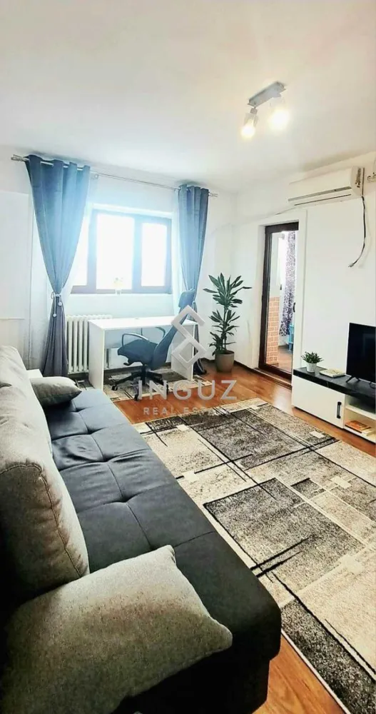 GARSONIERĂ DE ÎNCHIRIAT | DOAMNA GHICA | 33 MP | COMPLET MOBILATĂ ȘI U - GARSONIERĂ DE ÎNCHIRIAT | DOAMNA GHICA | 33 MP | COMPLET MOBILATĂ ȘI UTILATĂ

Preț: 350 €/lună
Garanție: 350 €
Comision agenție: 50% din prima lună de chirie

Se oferă spre închiriere o garsonieră decomandată, cu o suprafață utilă de 33 mp, situată în zona Doamna Ghica, pe Aleea Sinaia, la etajul 5 al unui bloc curat și liniștit.

Locuința este recent renovată, complet mobilată și utilată, fiind pregătită pentru mutare imediată.

Compartimentare:

Cameră spațioasă
Bucătărie separată
Baie
Balcon tip logie

Dotări:

Aer condiționat
Plită
Hotă
Cuptor cu microunde
Frigider
Mașină de spălat
TV
Aspirator
Mobilier complet

Locație și acces:

4–5 minute până la stația tramvaiului 21
Aproximativ 6 minute până la stația de metrou Bucur Obor
Acces rapid către Universitate și Piața Unirii
În apropiere de Parcul și Lacul Plumbuita
Multiple mijloace de transport în comun: tramvai, troleibuz și autobuze
În vecinătate se află Penny, Mega Image, Kaufland, Lidl, Carrefour, Dedeman, Hornbach, Veranda Mall și Mega Mall

Condiții de închiriere:

Chirie: 350 €/lună
Garanție: 350 €
Disponibilă imediat
Se caută un chiriaș responsabil și de lungă durată

Pentru mai multe informații sau pentru programarea unei vizionări, vă rugăm să ne contactați:

Inguz Real Estate
📞 +40 774 017 567
✉️ info.inguzrealestate.com