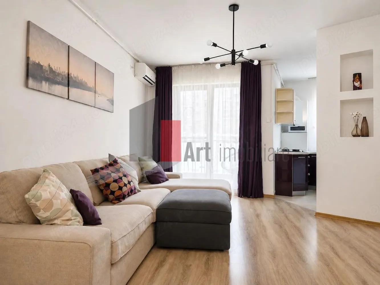 Apartament 2 camere de inchiriat | Plaza Mall Lujerului - Apartament cu 2 camere, 58 mp, cu vedere si acces direct la Parcul Liniei, disponibil pentru inchiriere in zona Plaza Mall Lujerului.

Situat la etajul 1 din 11, intr-un bloc nou cu paza 24 7, apartamentul este complet mobilat si utilat, pregatit pentru mutare imediata.

Dotari:

* 58 mp
* Vedere si acces direct la Parcul Liniei
* Canapea cu sezlong si extensie
* Pat matrimonial
* Multiple spatii de depozitare
* Birou
* Bucatarie complet utilata: centrala termica proprie, plita pe gaz, cuptor electric incorporabil, cuptor cu microunde incorporat, hota, frigider, aparat Nespresso, vase, ustensile si alte accesorii
* Aer conditionat
* 2 Smart TV-uri
* Masina de spalat rufe cu uscator
* Aspirator

Localizare excelenta:

* Acces direct in Parcul Liniei
* Mega Image la parterul blocului
* La 5 minute de mers pe jos pana la Metrou Lujerului (M3)
* 5 minute de Tramvaiul 41 si multiple linii de tramvai, autobuz si troleibuz
* 5 minute de Plaza Mall, Carrefour, Leroy Merlin si Lidl
* 15 minute de mers pe jos pana la Parcul Drumul Taberei, AFI Cotroceni si Universitatea Politehnica
* Acces rapid catre Grozavesti, Gara de Nord, Piata Universitatii si Piata Victoriei

Pret: 690 luna

* 1 luna chirie in avans
* 1 luna garantie