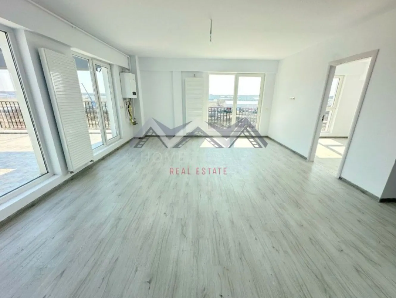 Apartament 3 camere + terasă 40 mp | Otopeni | TVA și parcare incluse - Dacă vrei un apartament cu adevărat special – spațios, modern și cu o terasă cum rar găsești în Otopeni – acesta este anunțul pe care îl căutai! Situat într-un bloc nou, acest apartament de 3 camere îți oferă exact mixul perfect între confort și funcționalitate. Punctele forte ale apartamentului: - Terasă superbă de 40 mp utili – un spațiu rar, unde poți face absolut orice, limita este doar imaginația ta - Living generos cu bucătărie open space, luminos și primitor, cu acces direct spre terasă – perfect pentru momente de relaxare - 2 dormitoare mari, fiecare de câte 14 mp utili; dormitorul matrimonial dispune de baie proprie - A doua baie în zona de zi – extrem de practică - Orientare excelentă – lumină naturală toată ziua - Loc de parcare suprateran inclus în preț - Predare la gata, astfel încât tu să îți personalizezi apartamentul exact cum îți dorești - Comision 0, achiziția se face direct de la dezvoltator - Prețul afișat este final (include TVA)! Locație strategică: Ai acces rapid către DN1, Aeroportul Otopeni (aprox. 3 km), București, centre comerciale, restaurante și toate punctele de interes din zonă. De ce merită văzut acest apartament? Pentru că este, probabil, una dintre cele mai bune oferte de 3 camere din Otopeni la momentul actual. Spațiul interior este eficient compartimentat, însă adevărata valoare este terasa — un avantaj diferențiator față de alte oferte din aceeași categorie de preț. În plus, ai două băi, lumină naturală și o dispunere gândită practic pentru confortul de zi cu zi. Dacă vrei să-l vezi și să te convingi pe loc, sună-mă și hai să stabilim o vizionare! Oferim consultanță financiară gratuită și te ghidăm pas cu pas. *Imaginile prezentate au caracter orientativ, sunt realizate într-un apartament asemănător și nu reprezintă niciun angajament al dezvoltatorului. }}