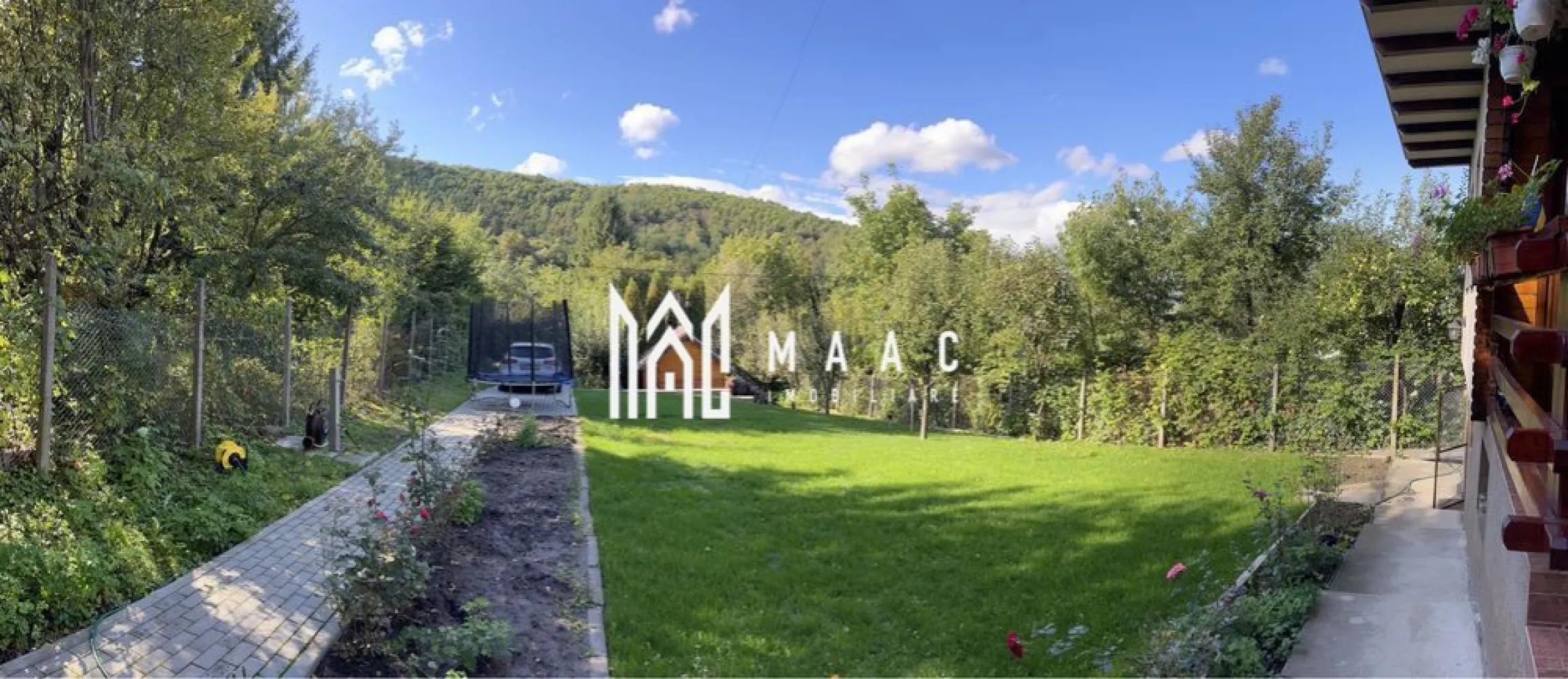 Casa | Tocile | 4 camere | Teren 500 mp - MAAC Imobiliare va prezinta o casa de vacanta pe structura de lemn cu suprafata de 120 mp utili si teren de 500 mp. Casa se preda complet mobilata si utilata dupa cum se vede in imagini. Compartimentarea este in felul urmator: Parter: living cu bucatarie open-space si baie Etaj: 3 dormitoare si baie De asemenea proprietatea ofera pivnita, zona pentru gratar si o gradina spatioasa. Pentru mai multe informatii, precizati telefonic ca ati vizionat anuntul cu ID: CP1951632. }}