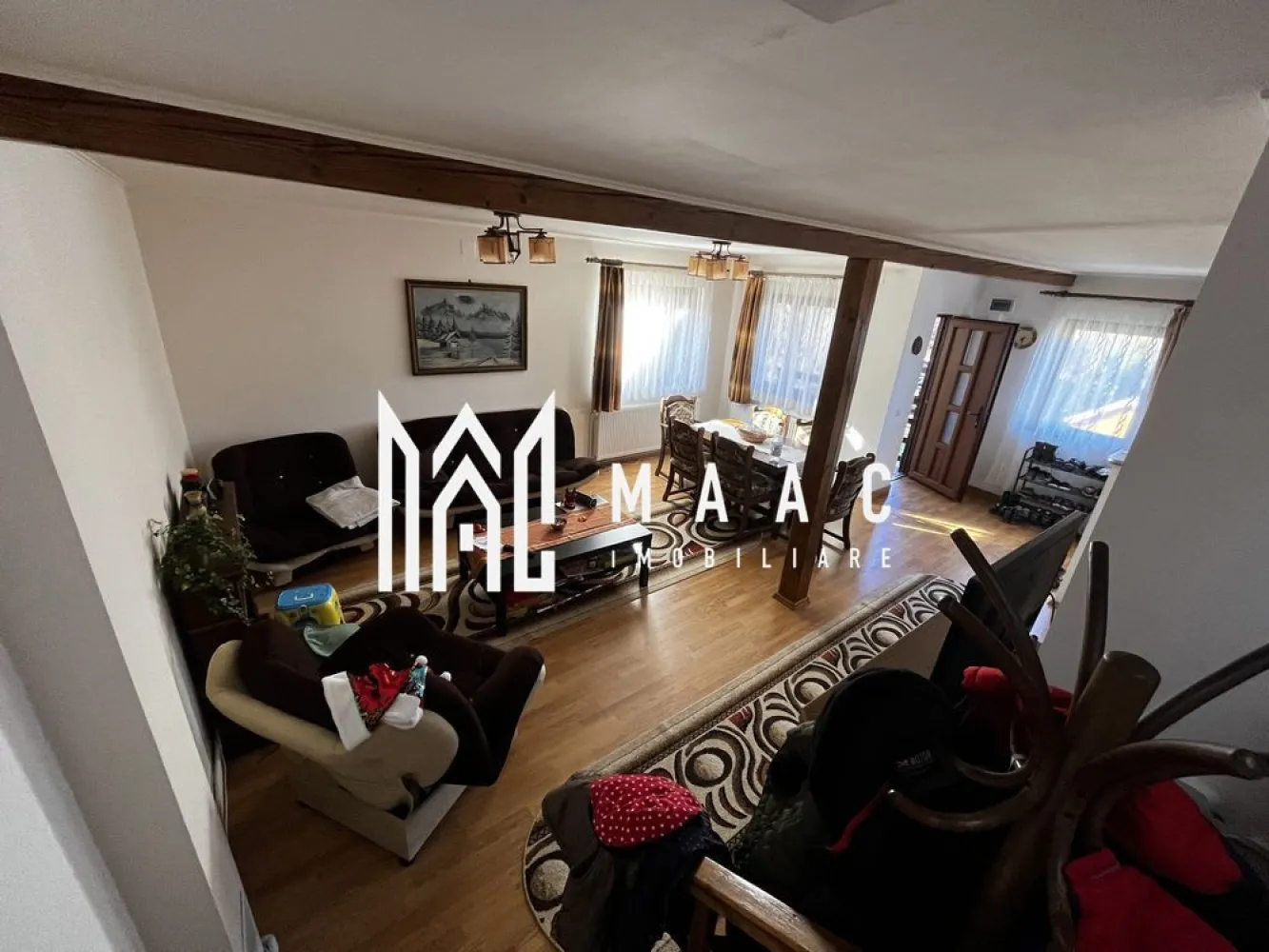 Casa | Tocile | 4 camere | Teren 500 mp - MAAC Imobiliare va prezinta o casa de vacanta pe structura de lemn cu suprafata de 120 mp utili si teren de 500 mp. Casa se preda complet mobilata si utilata dupa cum se vede in imagini. Compartimentarea este in felul urmator: Parter: living cu bucatarie open-space si baie Etaj: 3 dormitoare si baie De asemenea proprietatea ofera pivnita, zona pentru gratar si o gradina spatioasa. Pentru mai multe informatii, precizati telefonic ca ati vizionat anuntul cu ID: CP1951632. }}