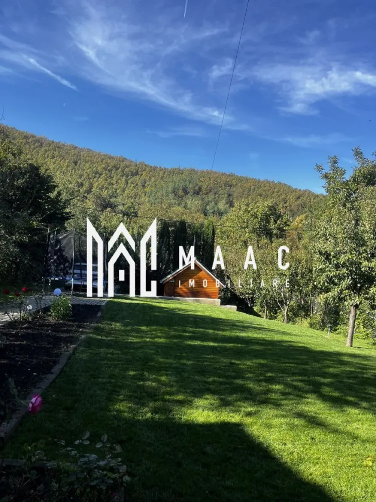 Casa | Tocile | 4 camere | Teren 500 mp - MAAC Imobiliare va prezinta o casa de vacanta pe structura de lemn cu suprafata de 120 mp utili si teren de 500 mp. Casa se preda complet mobilata si utilata dupa cum se vede in imagini. Compartimentarea este in felul urmator: Parter: living cu bucatarie open-space si baie Etaj: 3 dormitoare si baie De asemenea proprietatea ofera pivnita, zona pentru gratar si o gradina spatioasa. Pentru mai multe informatii, precizati telefonic ca ati vizionat anuntul cu ID: CP1951632. }}