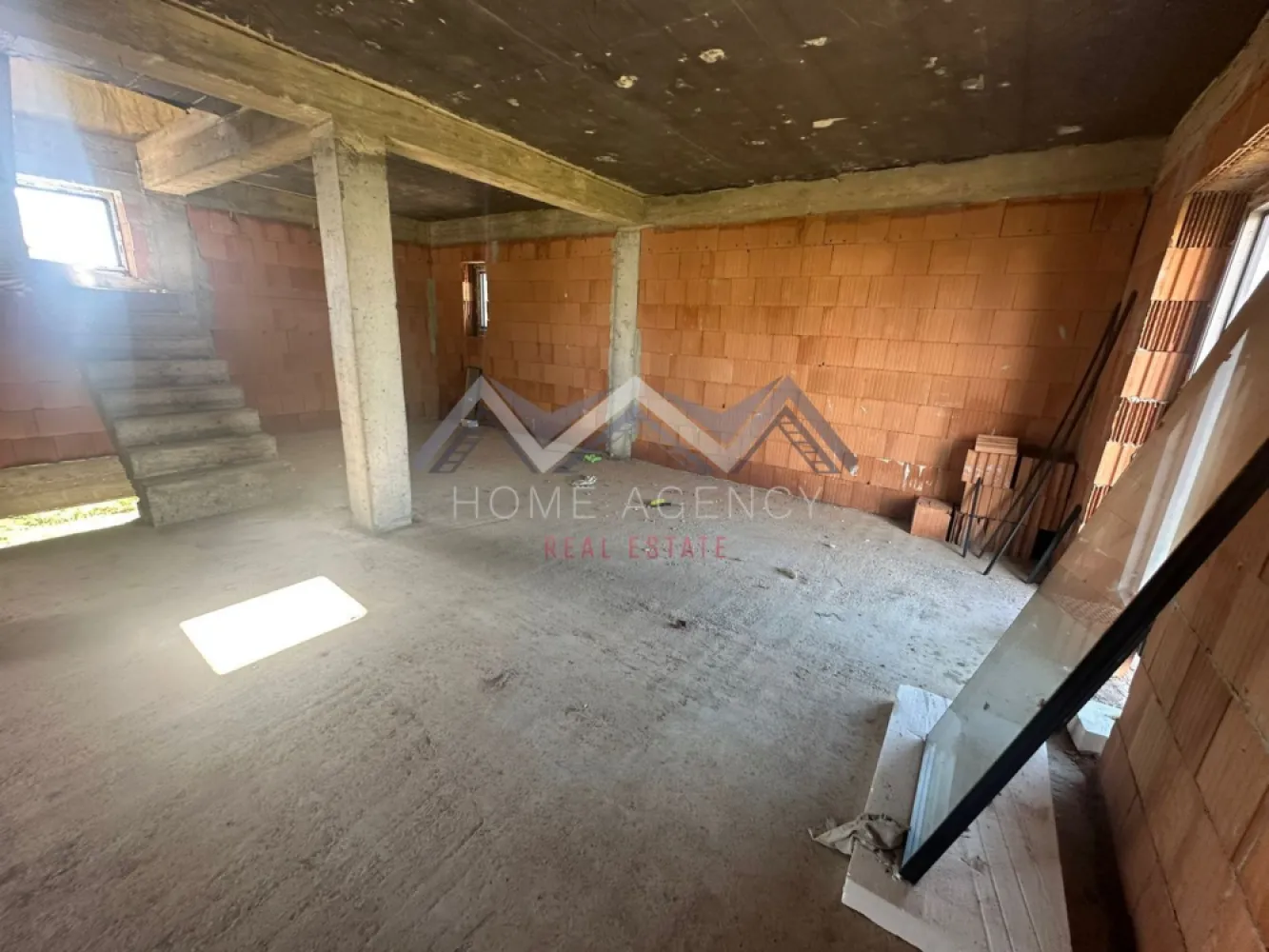 Casă individuală modernă în Otopeni – 190 mp construiți + mansardă locuibilă