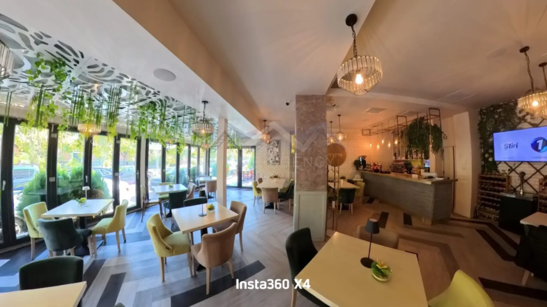 Restaurant de vânzare Otopeni ultracentral | afacere profitabilă - Oportunitate excelentă de investiție! Vă propunem, în exclusivitate, spre vânzare, un restaurant complet mobilat și utilat, cu o reputație solidă și o activitate profitabilă, situat ultracentral în Otopeni, chiar lângă parcul central și liceul "Ioan Petruș", într-o zonă cu vad comercial intens. Afacerea funcționează cu succes de 13 ani, având o clientelă fidelă și comenzi zilnice constante prin parteneriate cu Glovo, Tazz, Bolt Food, dar și prin platforma proprie de food delivery, prin aplicația mobilă și site. Se vinde împreună cu branding, pagini de Facebook și Instagram, flota proprie de 4 autoturisme de livrare și toate drepturile aferente. Restaurantul dispune de o terasă (24 locuri) și un salon interior (55 locuri), recent renovate într-un concept modern, elegant și primitor – perfect pentru mese à la carte, evenimente private, petreceri corporate, nunți, botezuri, aniversări sau spectacole live. Suprafață și facilități: - Locație ultracentrală, cu vad excelent și chirie avantajoasă - chiar lângă parcul de la Primărie, școală, liceu - Bucătărie complet utilată profesional, dotată cu: frigidere, congelator, lăzi frigorifice, cuptor, mese calde/reci, mașină de gheață, friteuze, aragaz, grill etc. - Salon și bar complet echipate: mobilier modern, mese, scaune, vitrine, sistem POS, casă de marcat, sistem de supraveghere video. - Echipamente și dotări preluate integral la vânzare, gata de folosință. - Spațiu de depozitare la demisol. Resurse umane și funcționare: - Echipă formată din 9 angajați cu experiență - Afacere funcțională și profitabilă, cu flux operațional stabil - Fără credite sau leasing-uri active Motivul vânzării: proprietarii își doresc mai mult timp dedicat familiei, după 13 ani de activitate continuă. Aceasta este o ocazie rară de preluare a unei afaceri solide, cu brand format și potențial ridicat de creștere constantă, atât pe zona de evenimente, cât și pe livrare, într-o locație ultracentrală din Otopeni. Afacere 100% funcțională, preluare imediată. Comision 0. Pentru detalii suplimentare și vizionări, vă stăm la dispoziție. }}