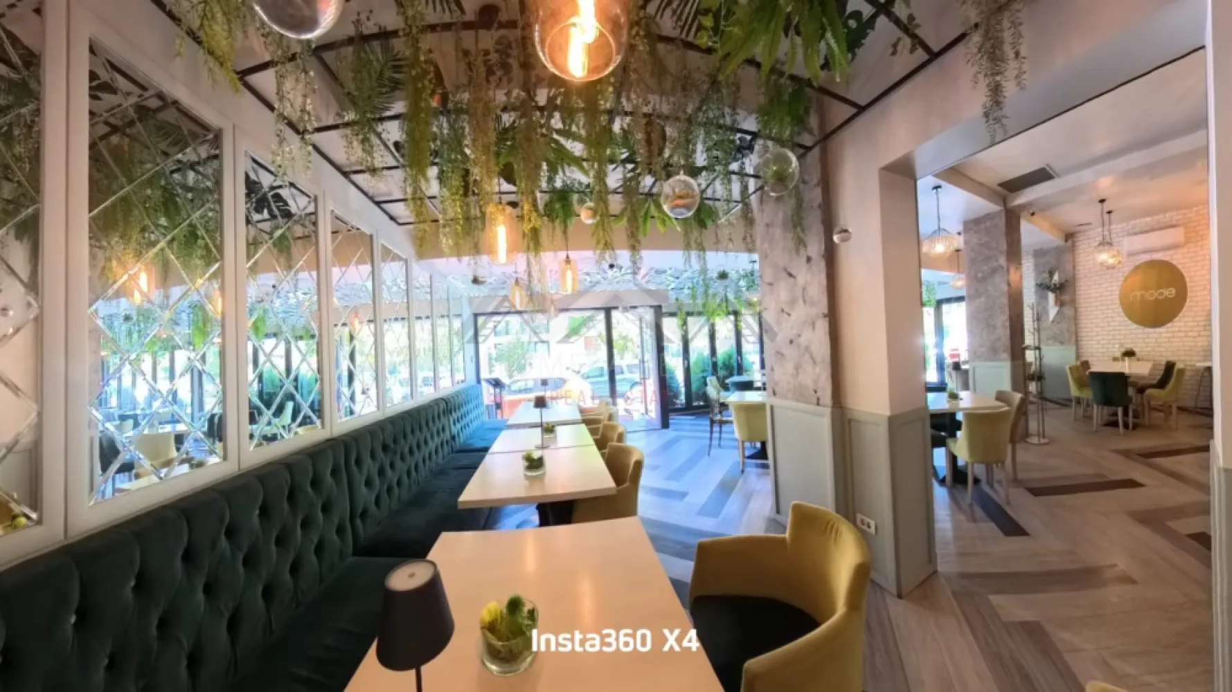 Restaurant de vânzare Otopeni ultracentral | afacere profitabilă - Oportunitate excelentă de investiție! Vă propunem, în exclusivitate, spre vânzare, un restaurant complet mobilat și utilat, cu o reputație solidă și o activitate profitabilă, situat ultracentral în Otopeni, chiar lângă parcul central și liceul "Ioan Petruș", într-o zonă cu vad comercial intens. Afacerea funcționează cu succes de 13 ani, având o clientelă fidelă și comenzi zilnice constante prin parteneriate cu Glovo, Tazz, Bolt Food, dar și prin platforma proprie de food delivery, prin aplicația mobilă și site. Se vinde împreună cu branding, pagini de Facebook și Instagram, flota proprie de 4 autoturisme de livrare și toate drepturile aferente. Restaurantul dispune de o terasă (24 locuri) și un salon interior (55 locuri), recent renovate într-un concept modern, elegant și primitor – perfect pentru mese à la carte, evenimente private, petreceri corporate, nunți, botezuri, aniversări sau spectacole live. Suprafață și facilități: - Locație ultracentrală, cu vad excelent și chirie avantajoasă - chiar lângă parcul de la Primărie, școală, liceu - Bucătărie complet utilată profesional, dotată cu: frigidere, congelator, lăzi frigorifice, cuptor, mese calde/reci, mașină de gheață, friteuze, aragaz, grill etc. - Salon și bar complet echipate: mobilier modern, mese, scaune, vitrine, sistem POS, casă de marcat, sistem de supraveghere video. - Echipamente și dotări preluate integral la vânzare, gata de folosință. - Spațiu de depozitare la demisol. Resurse umane și funcționare: - Echipă formată din 9 angajați cu experiență - Afacere funcțională și profitabilă, cu flux operațional stabil - Fără credite sau leasing-uri active Motivul vânzării: proprietarii își doresc mai mult timp dedicat familiei, după 13 ani de activitate continuă. Aceasta este o ocazie rară de preluare a unei afaceri solide, cu brand format și potențial ridicat de creștere constantă, atât pe zona de evenimente, cât și pe livrare, într-o locație ultracentrală din Otopeni. Afacere 100% funcțională, preluare imediată. Comision 0. Pentru detalii suplimentare și vizionări, vă stăm la dispoziție. }}