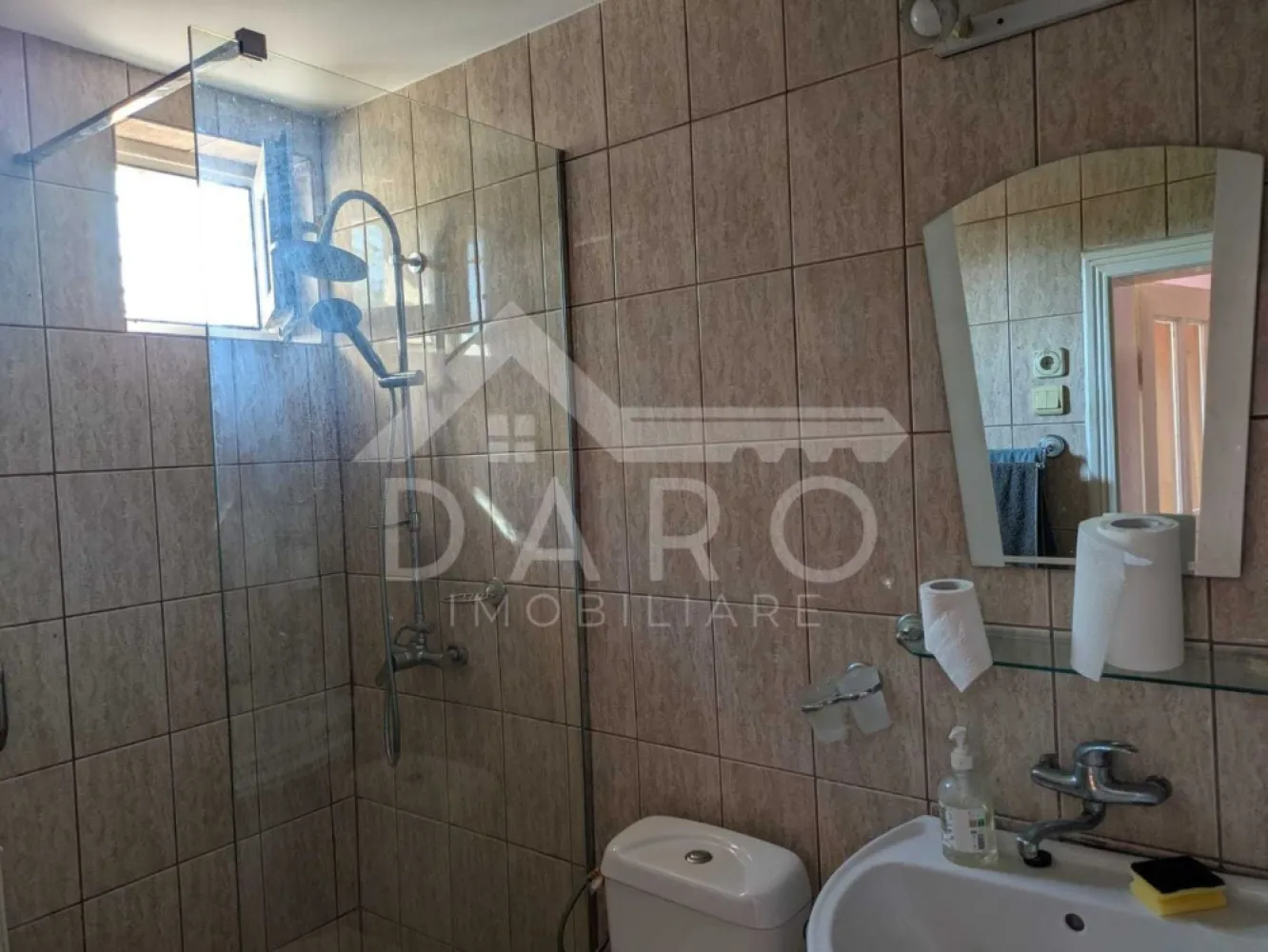 Locul unde casa ta și visul tău de afacere pot prinde viață împreună!