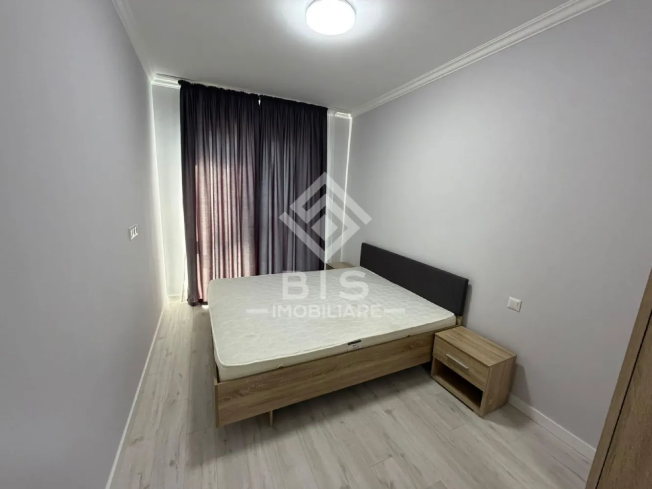 Apartament de închiriat 2 camere - Panoramic Residence - 1 dormitor 
Living cu bucătărie open-space 
Baie 
Terasă de 12 mp

Apartamentul este amenajat cu finisaje premium, complet mobilat și utilat, inclusiv mașină de spălat rufe și toate electrocasnicele necesare. Tot ce trebuie să faci este să îți aduci bagajele! 

📞 Contactează-ne pentru mai multe informații și programează o vizionare!